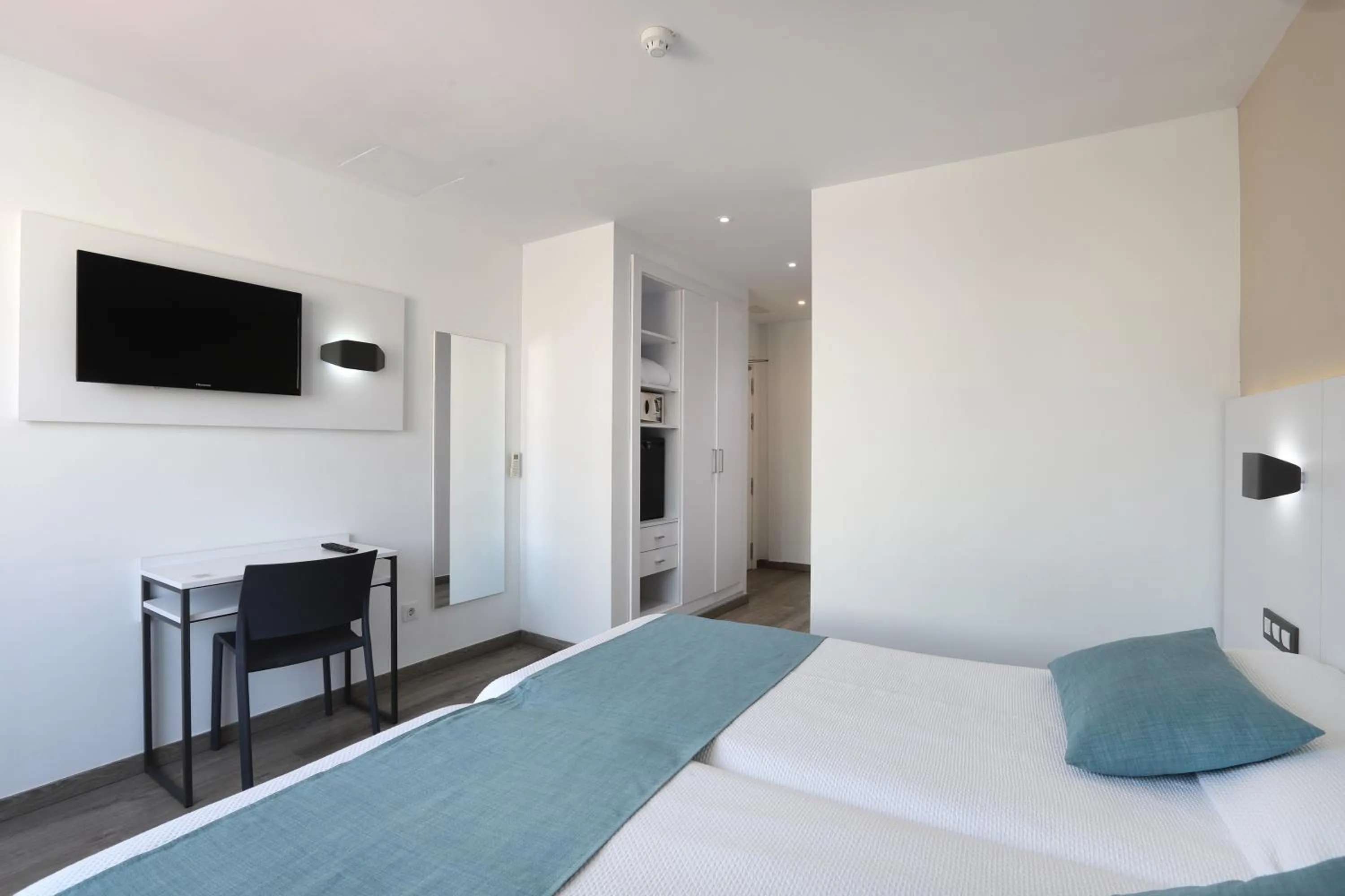 TV and multimedia, Bed in Hotel Alameda