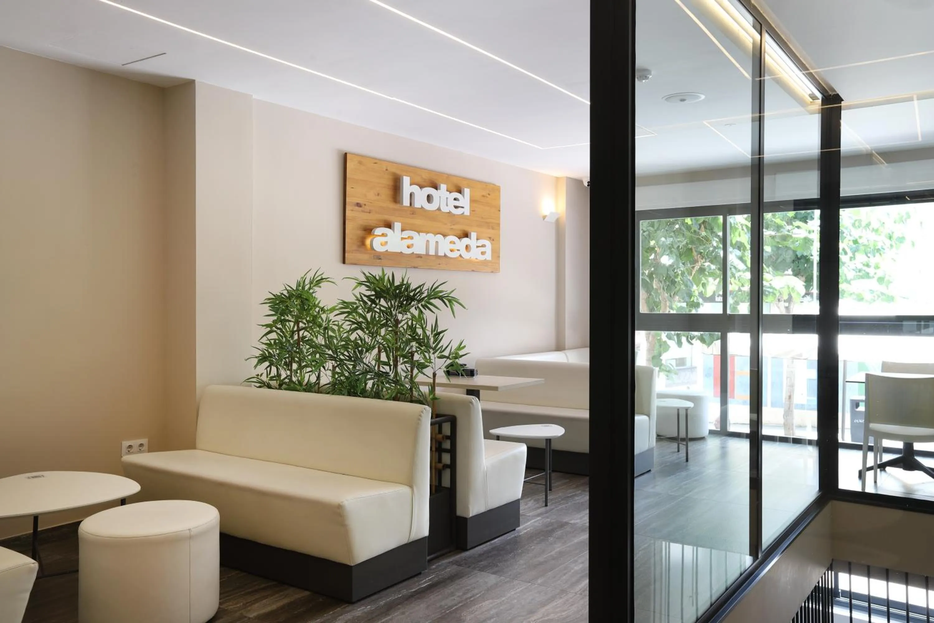 Property building in Hotel Alameda