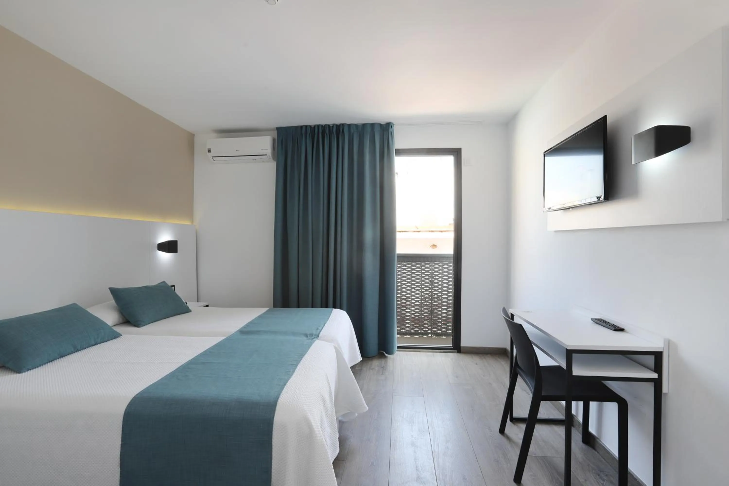 Bed in Hotel Alameda