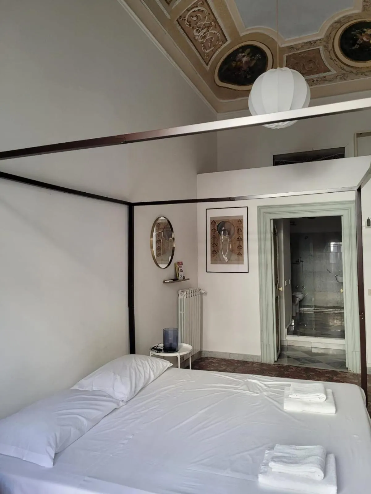 Bedroom, Bed in MojoCoHouse
