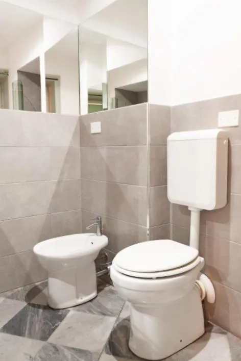 Toilet in MojoCoHouse