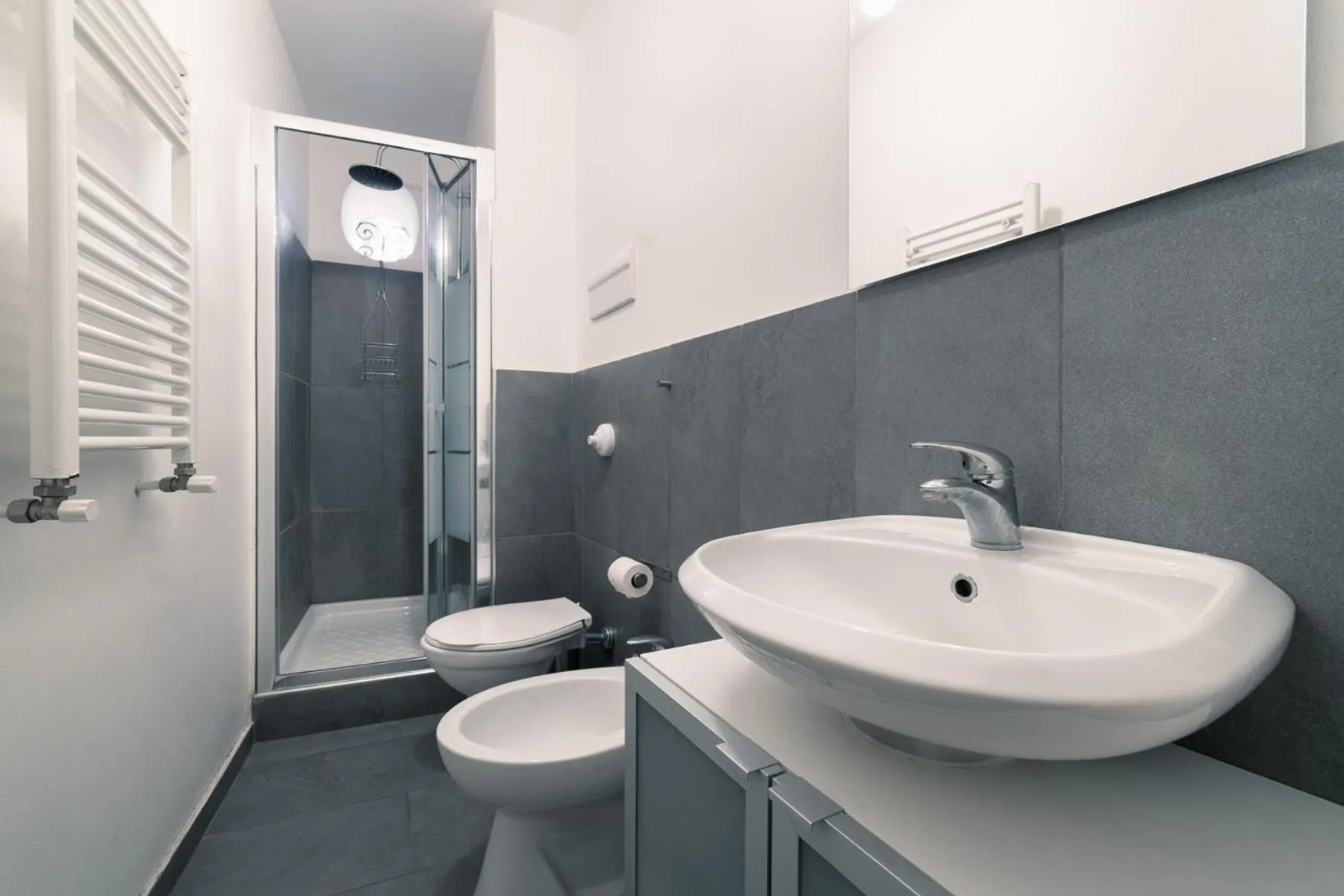 Bathroom in MojoCoHouse