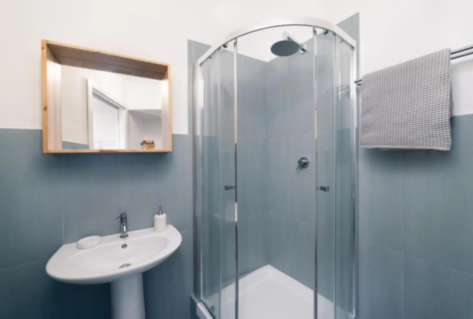 Bathroom in MojoCoHouse