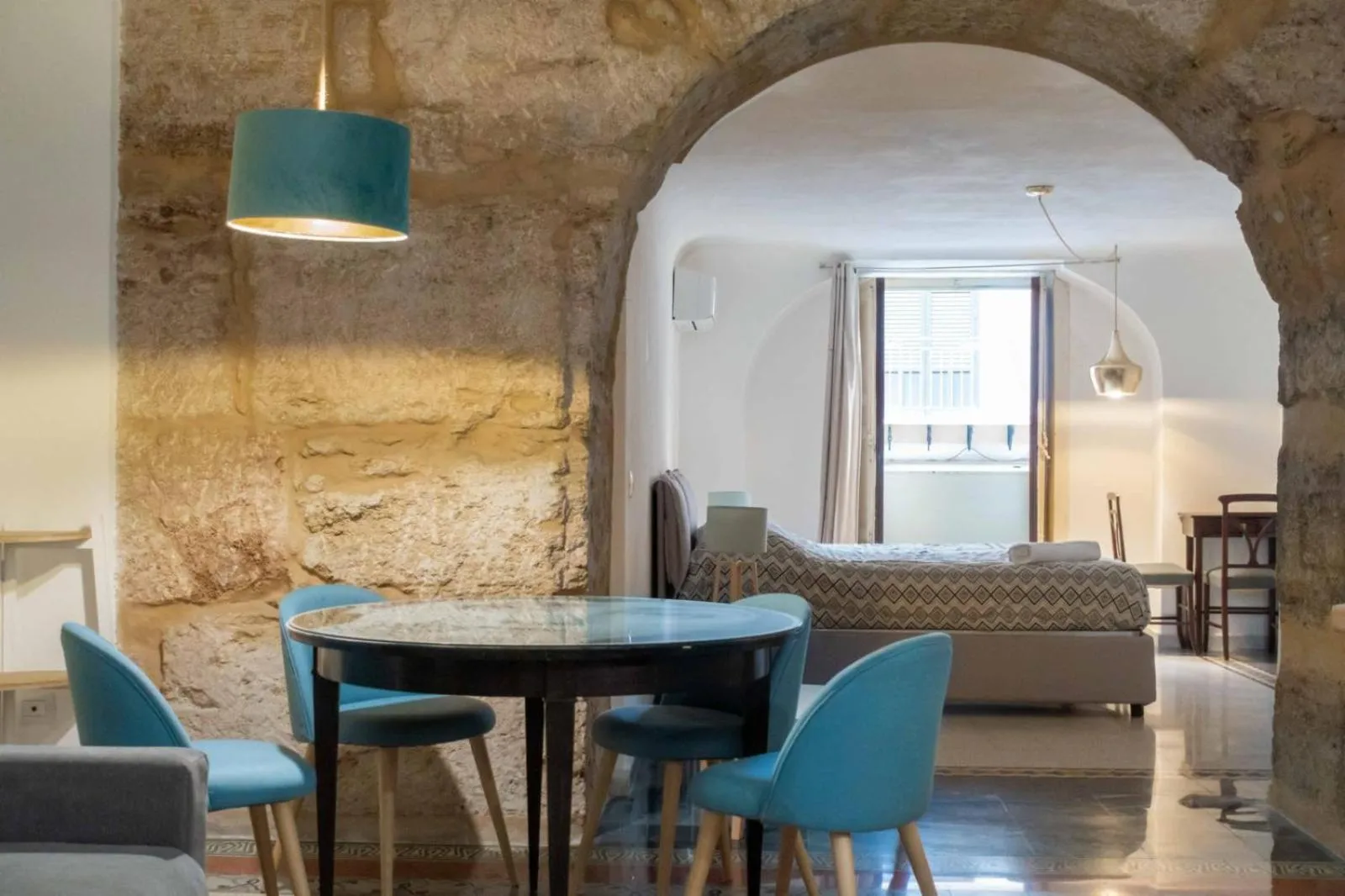 Dining area in MojoCoHouse