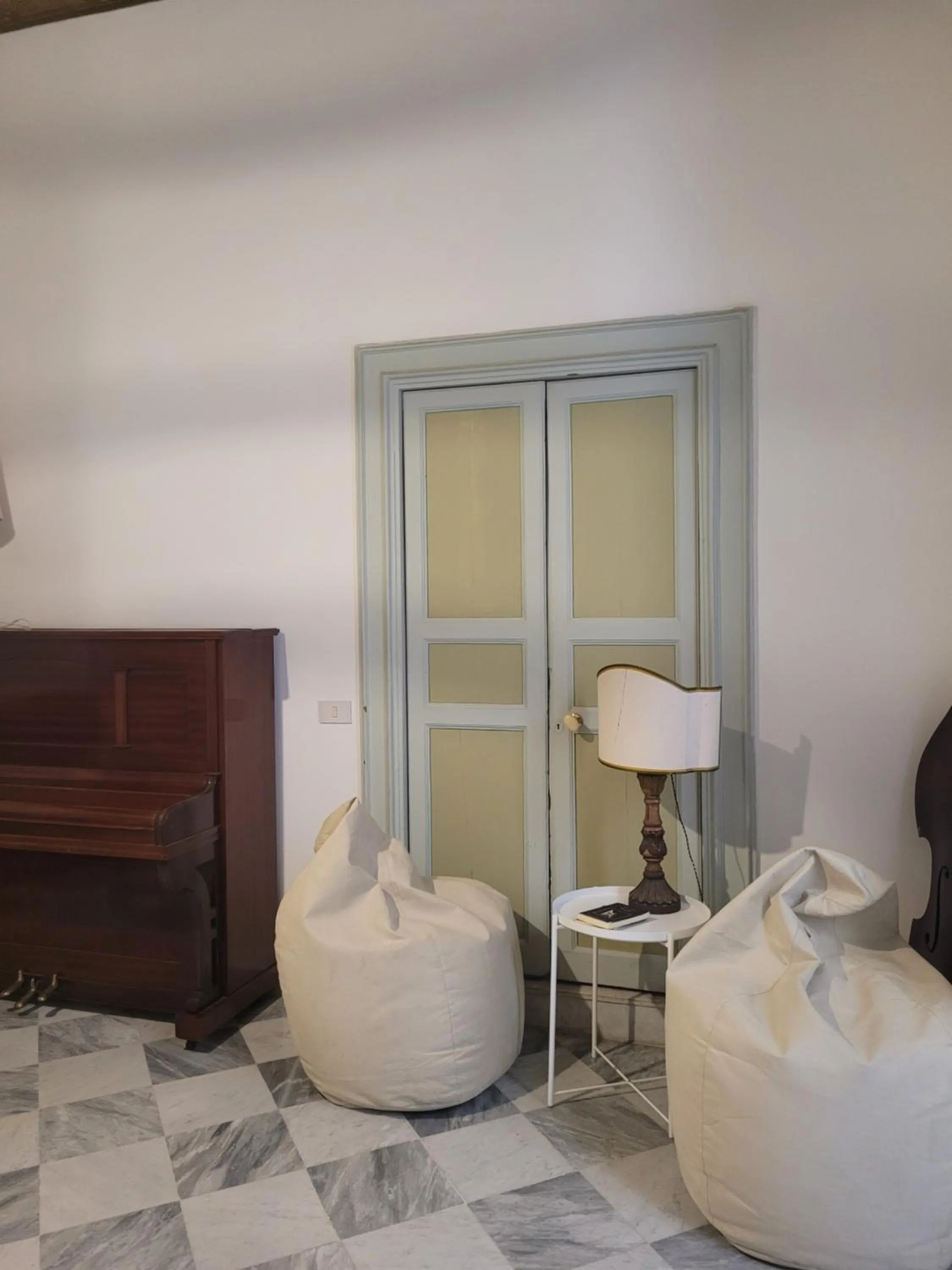 Living room in MojoCoHouse