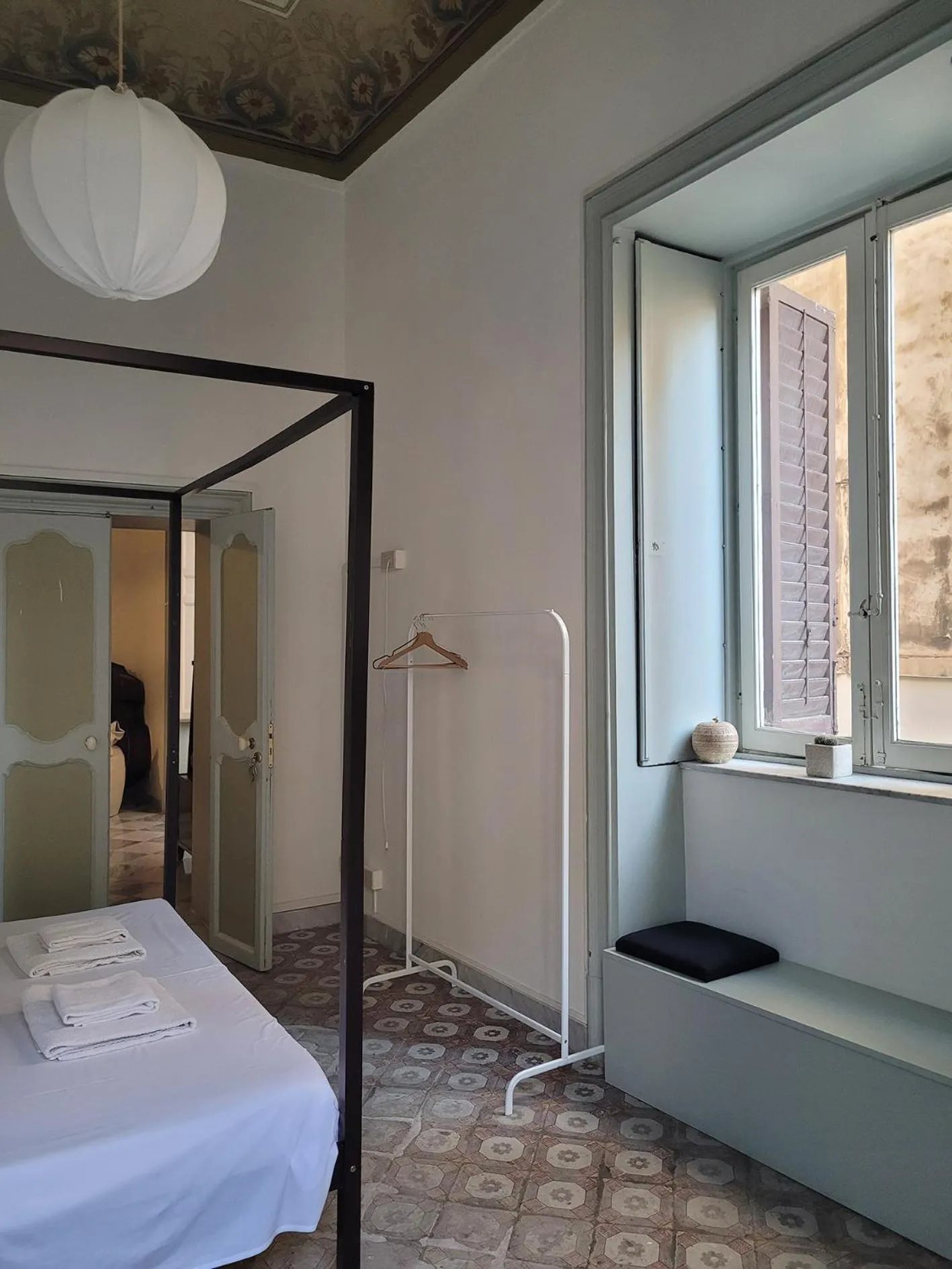 Photo of the whole room, Bed in MojoCoHouse