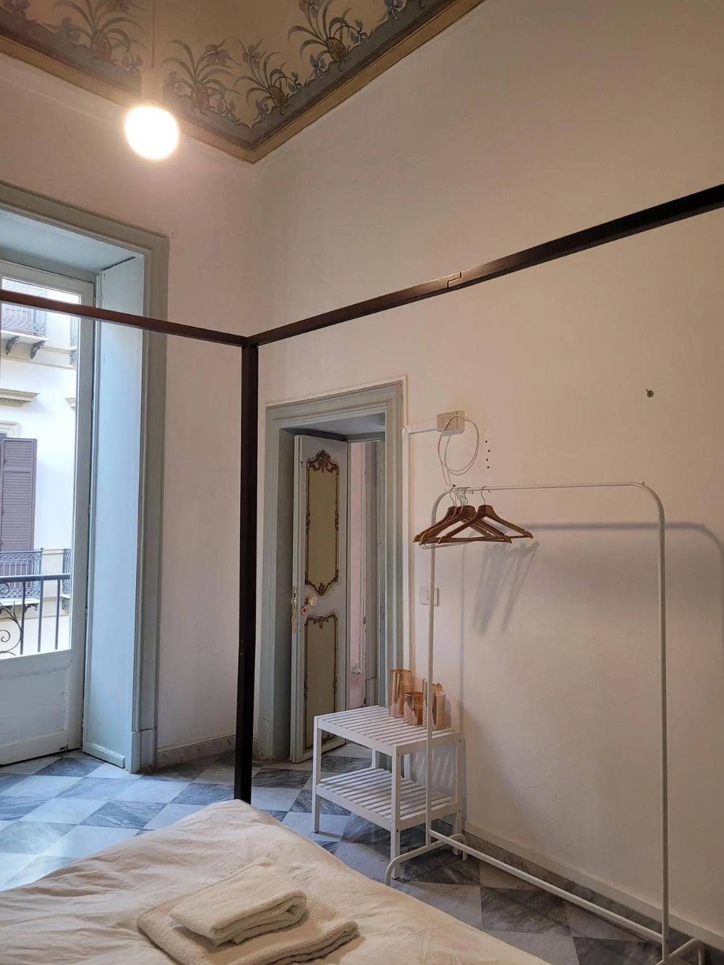 Photo of the whole room, Bed in MojoCoHouse