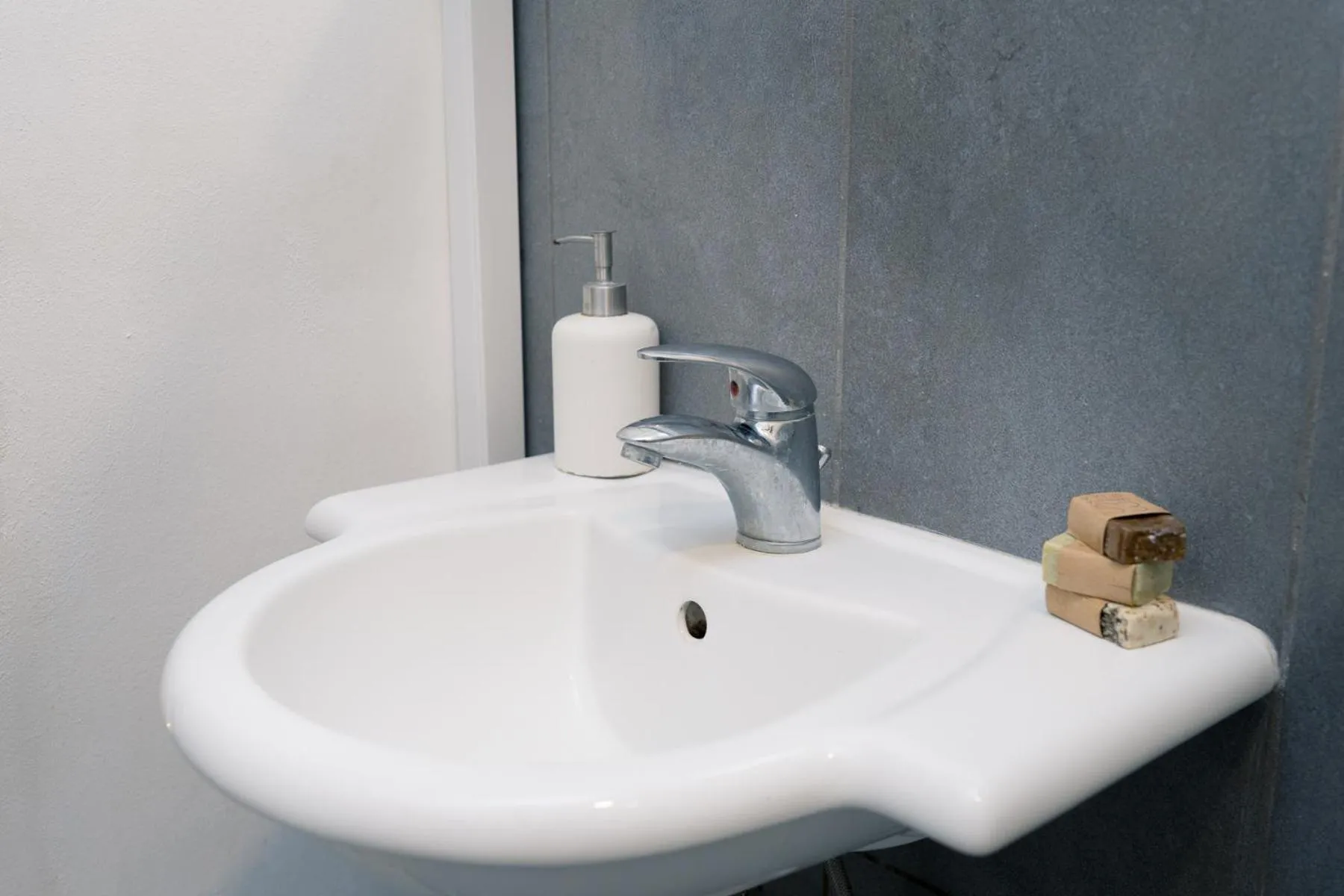 Bathroom in MojoCoHouse