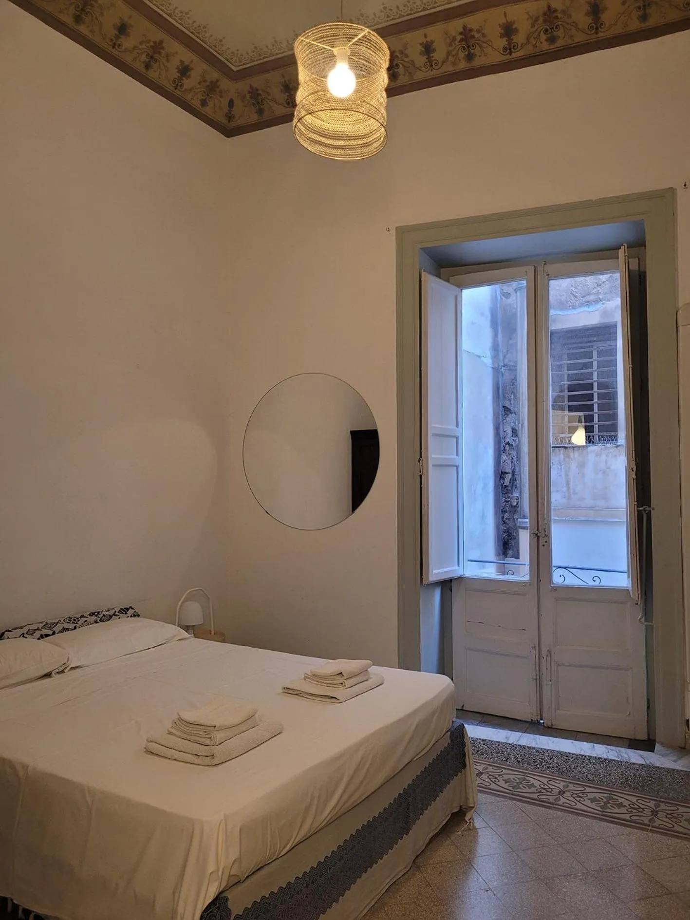 Photo of the whole room, Bed in MojoCoHouse