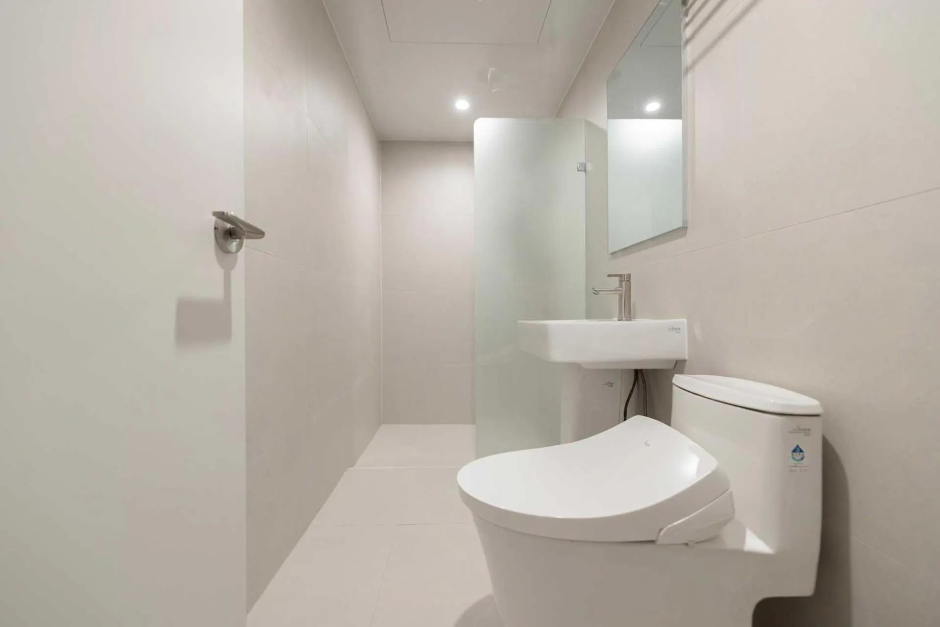 Toilet in Nouvelle Hotel and Spa Jongno by Aank