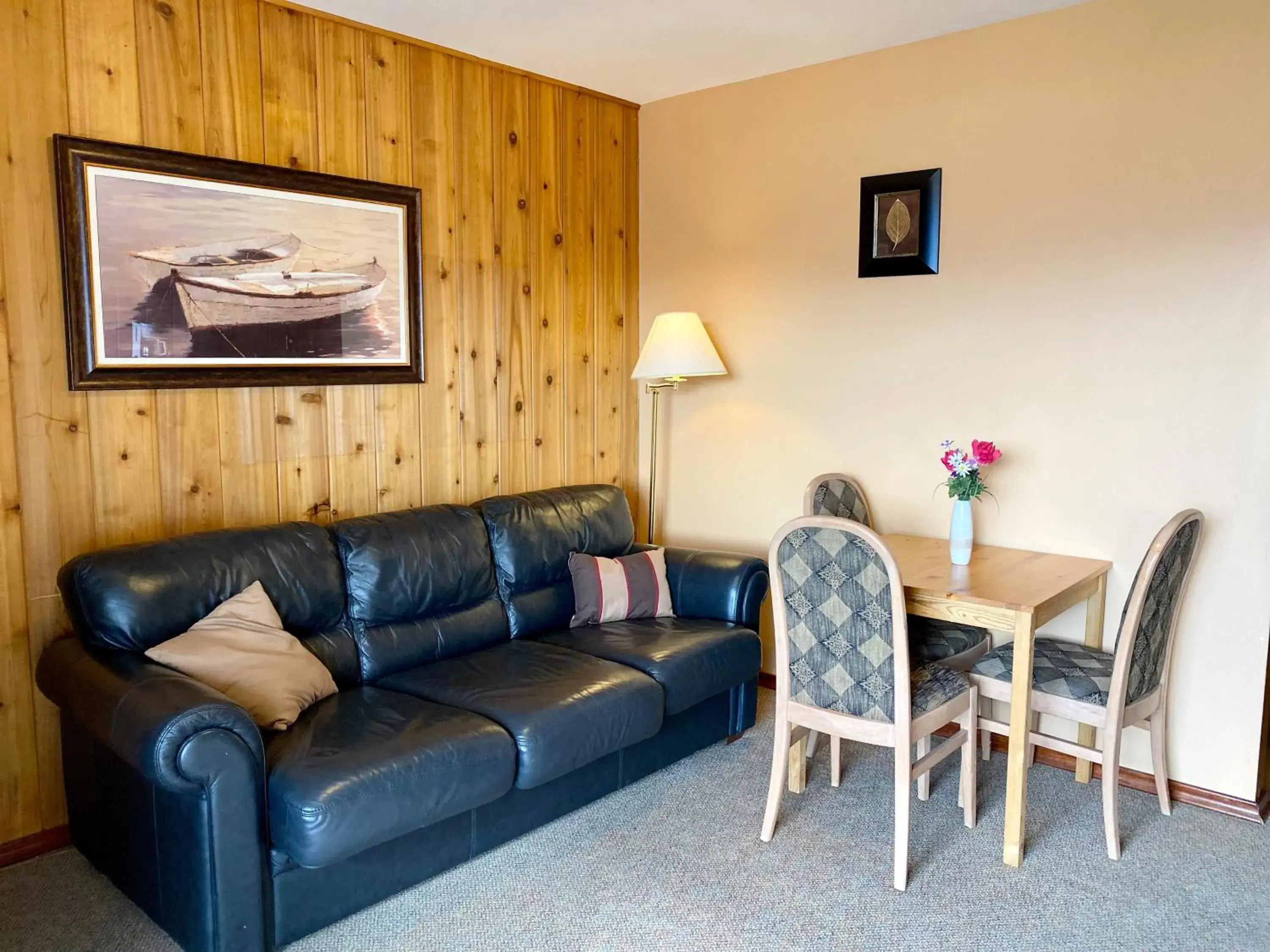 Double Room with Balcony in Rocky Mountain Springs Lodge Double Room with Balcony in Rocky Mountain Springs Lodge