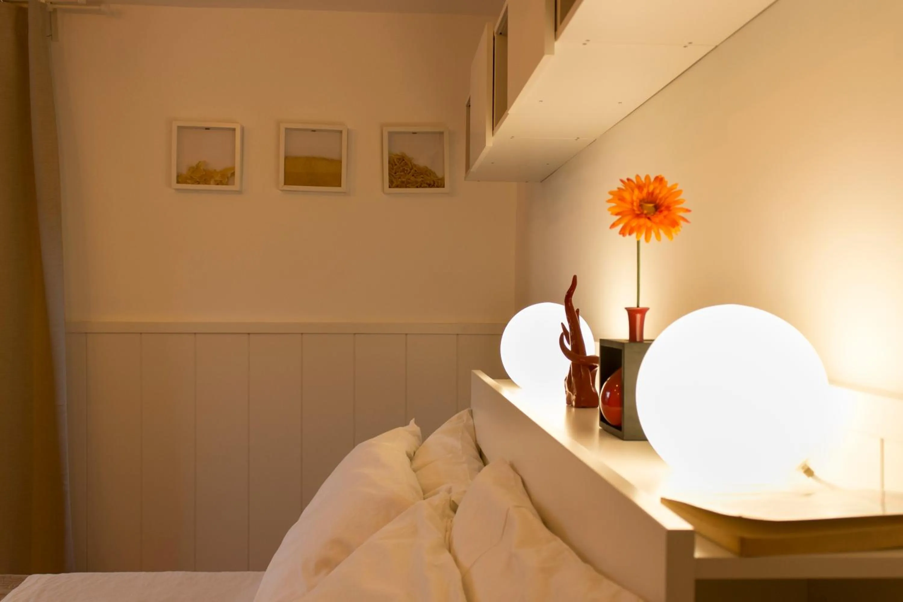 Decorative detail in Sui Tetti di Napoli