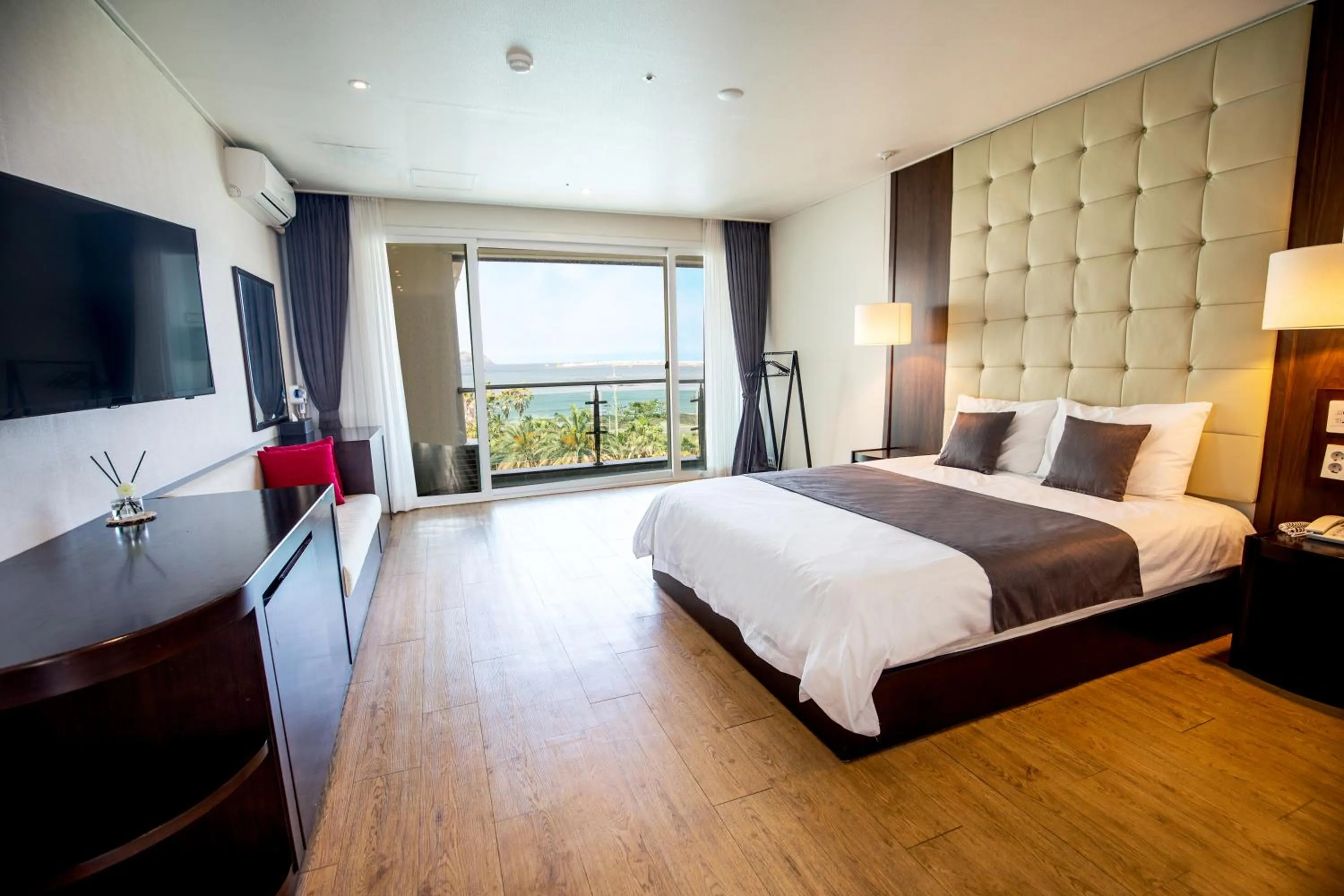 Photo of the whole room, Bed in The Four Grace Resort