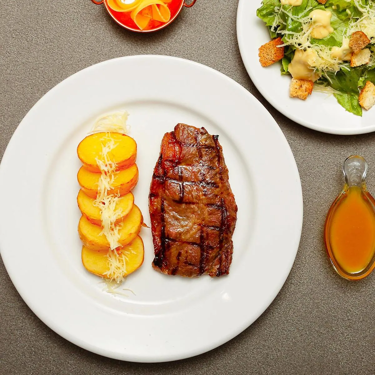 Restaurant/places to eat in Fratele Business Hotel