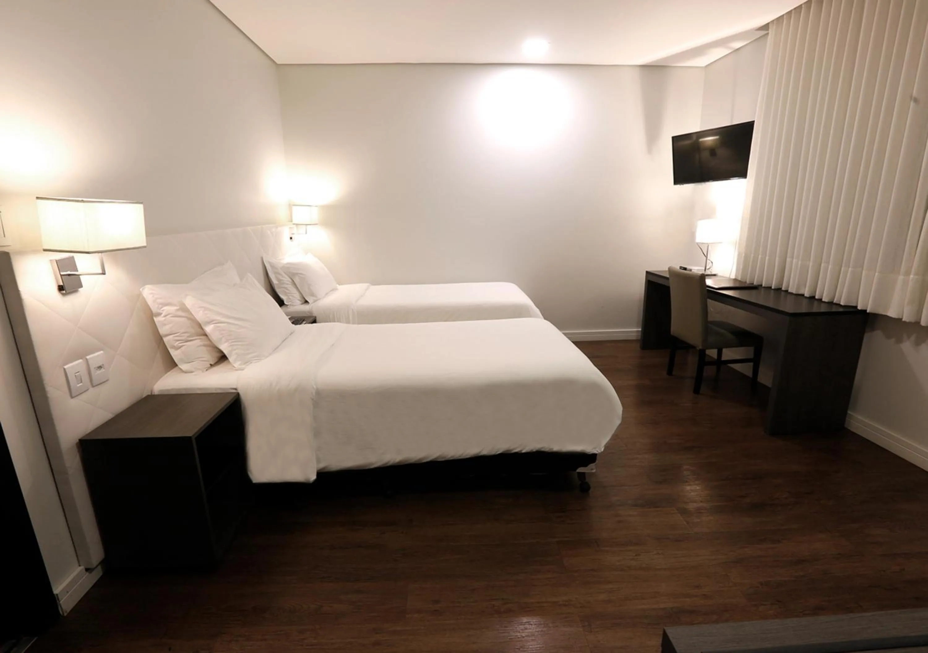 Bed in Fratele Business Hotel