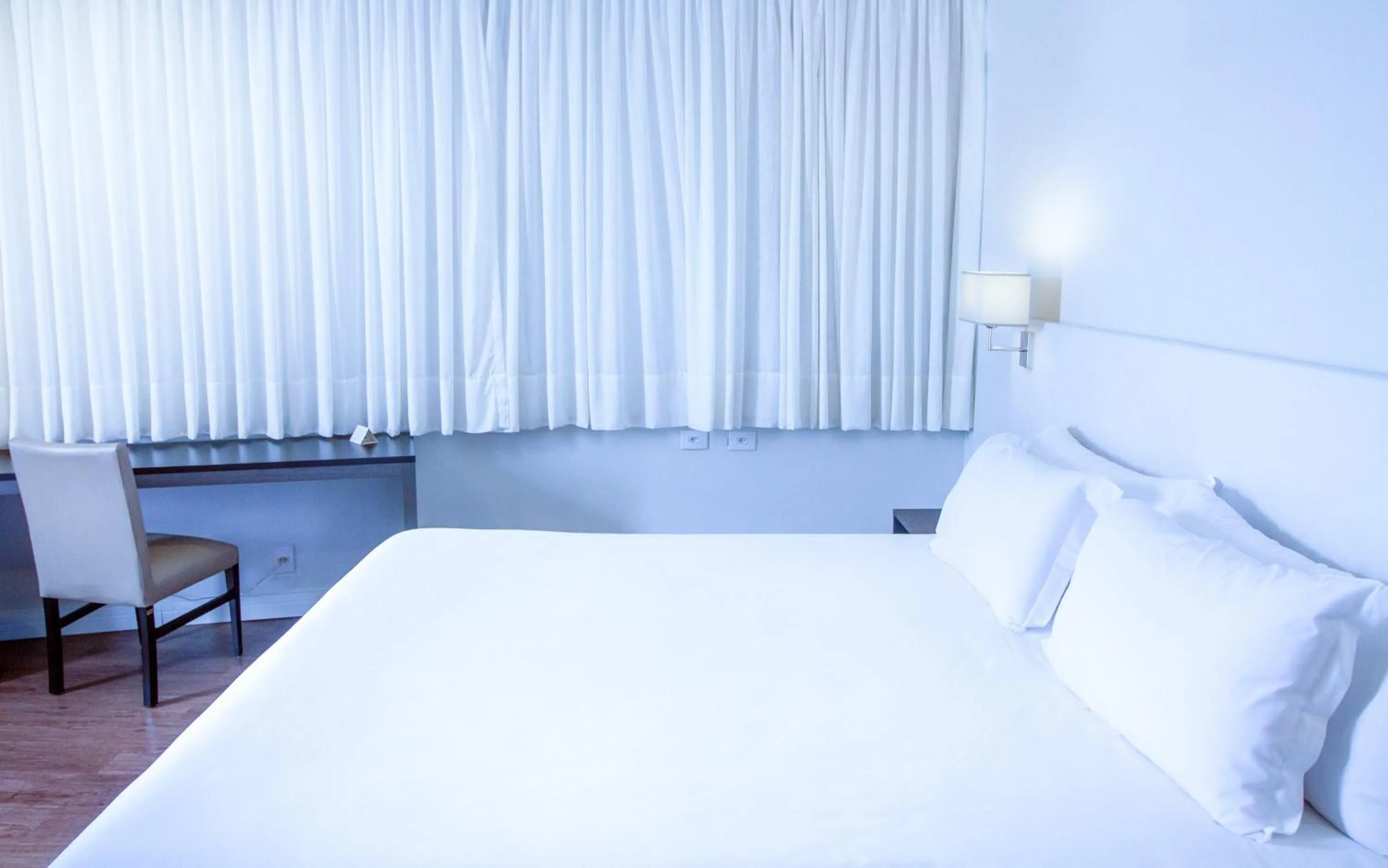 Bed in Fratele Business Hotel