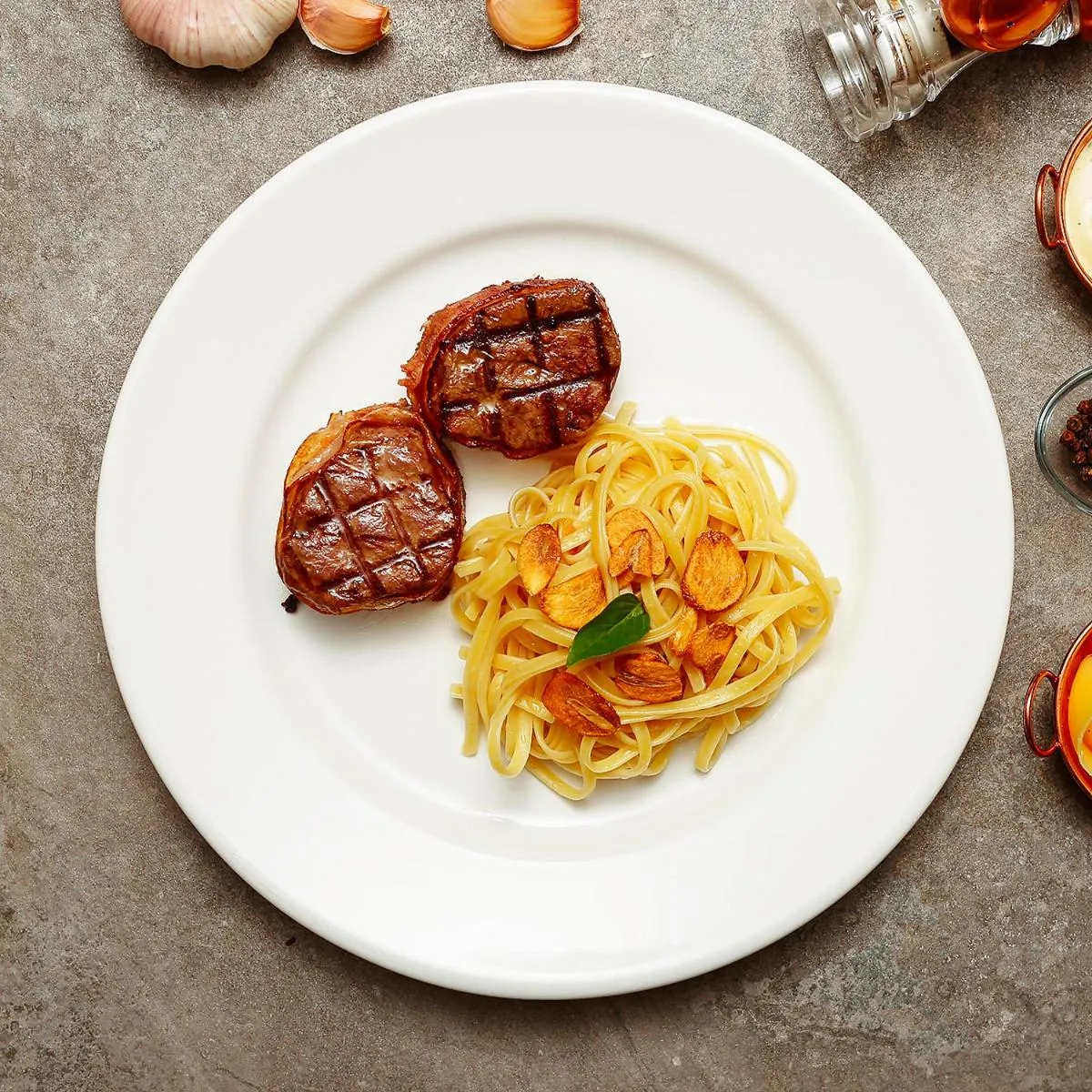 Restaurant/places to eat in Fratele Business Hotel