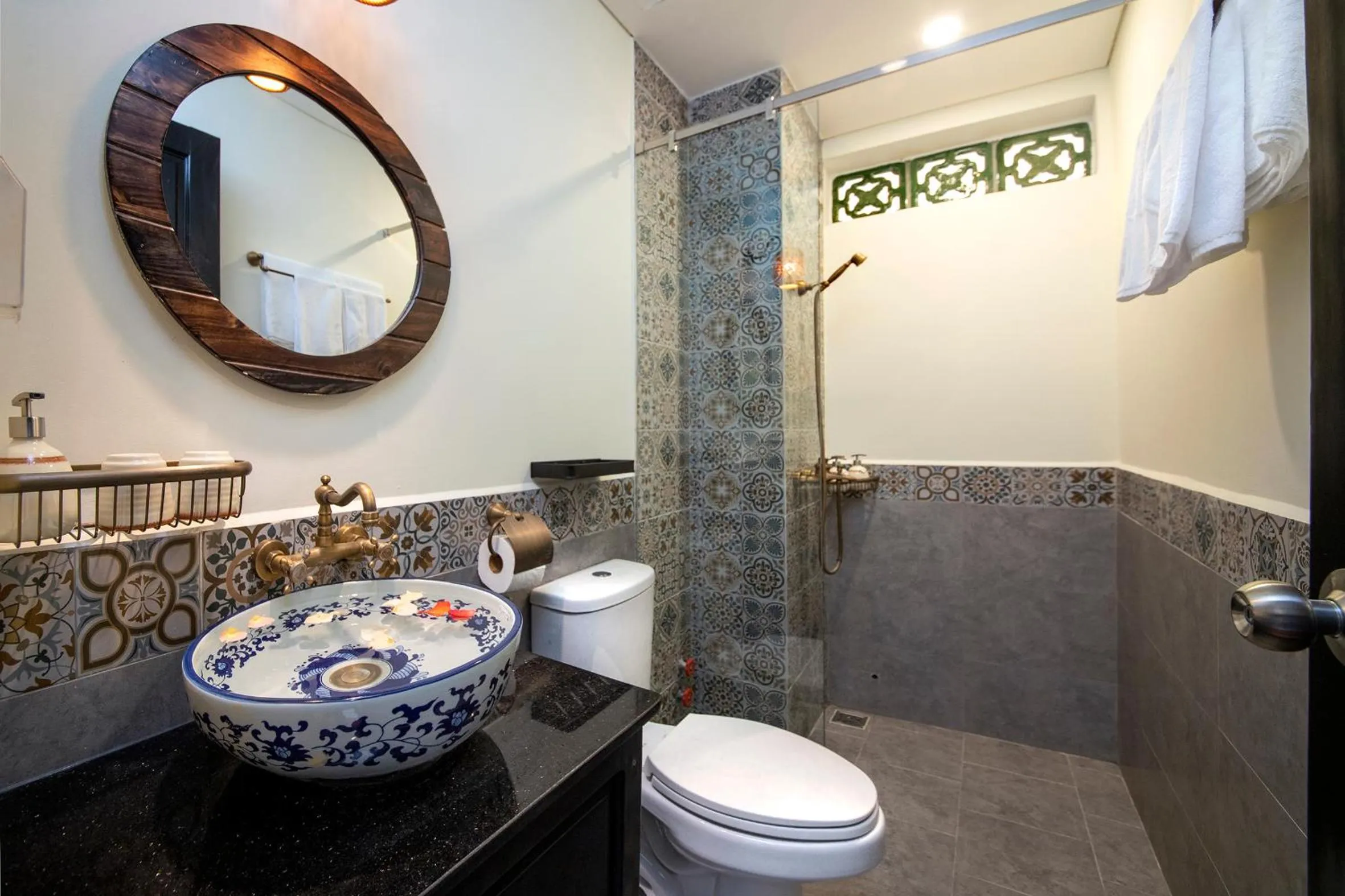 Shower in Du Yen Hoi An Villa