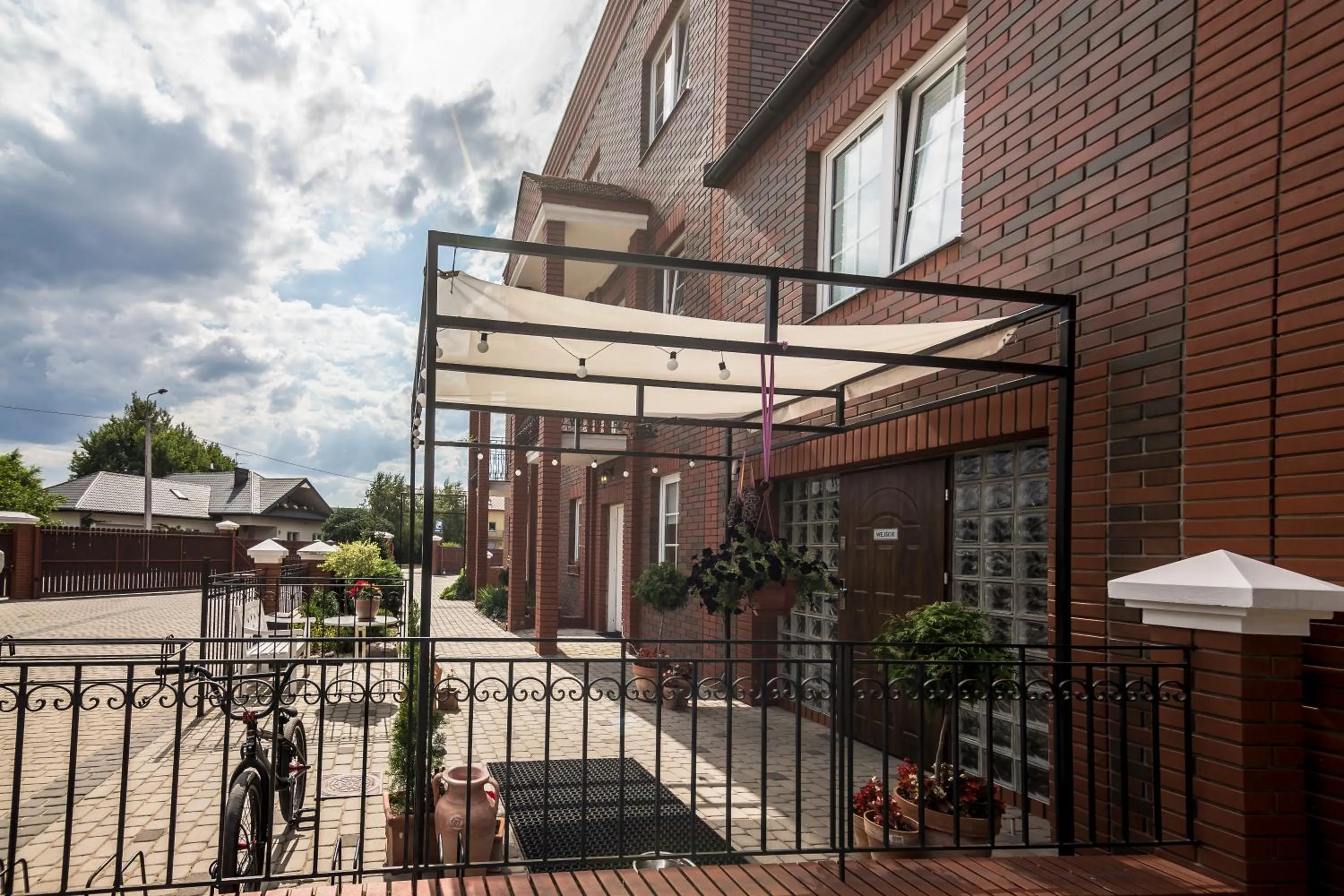 Facade/entrance in Villa Jeziorki 71