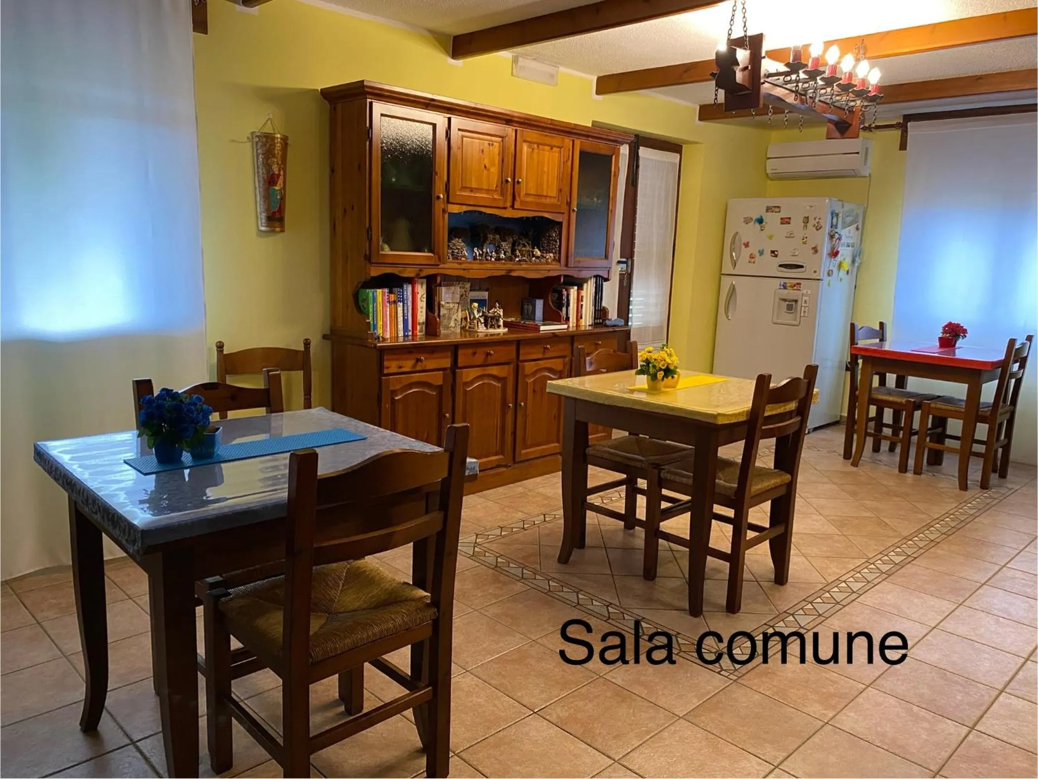 Communal lounge/ TV room in La Dea Hestia