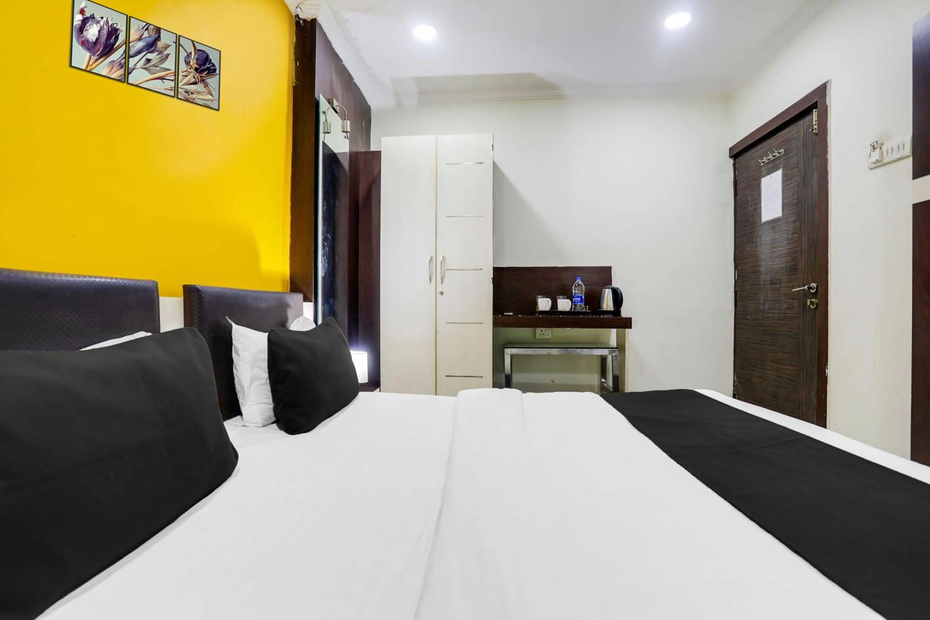 Bedroom, Bed in Hotel O Bhopal DB City Mall