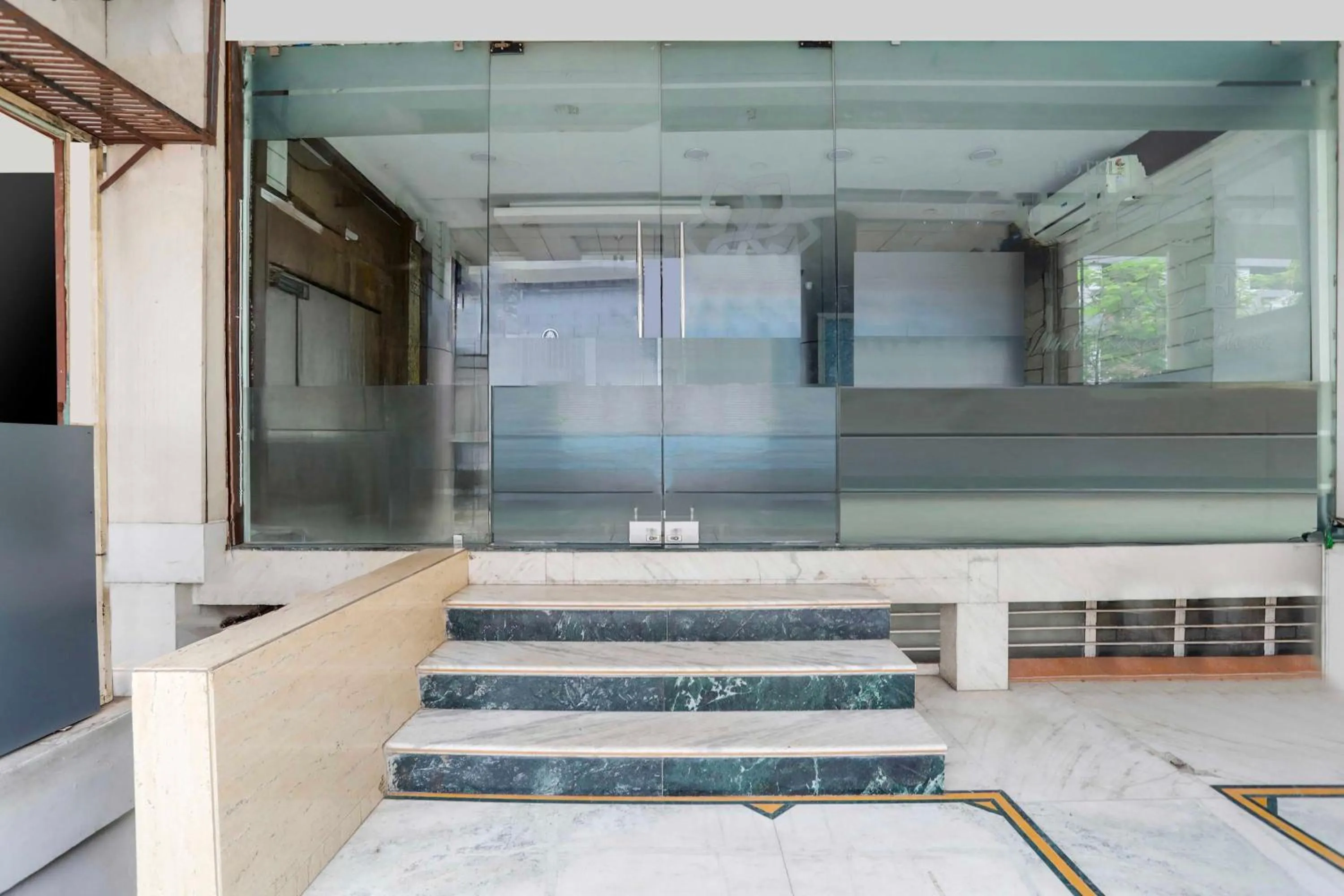 Facade/entrance in Hotel O Bhopal DB City Mall