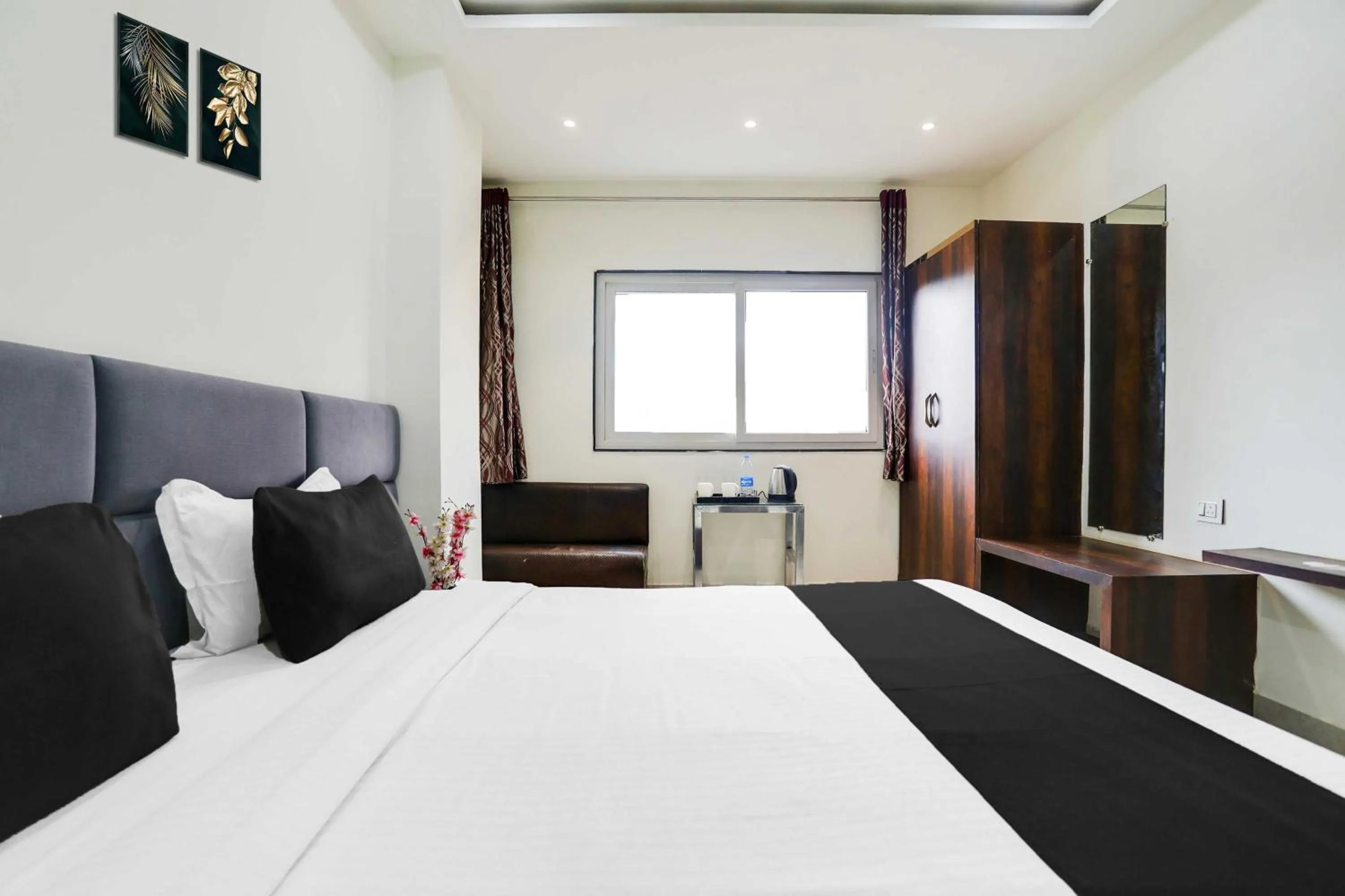 Bedroom, Bed in Hotel O Bhopal DB City Mall