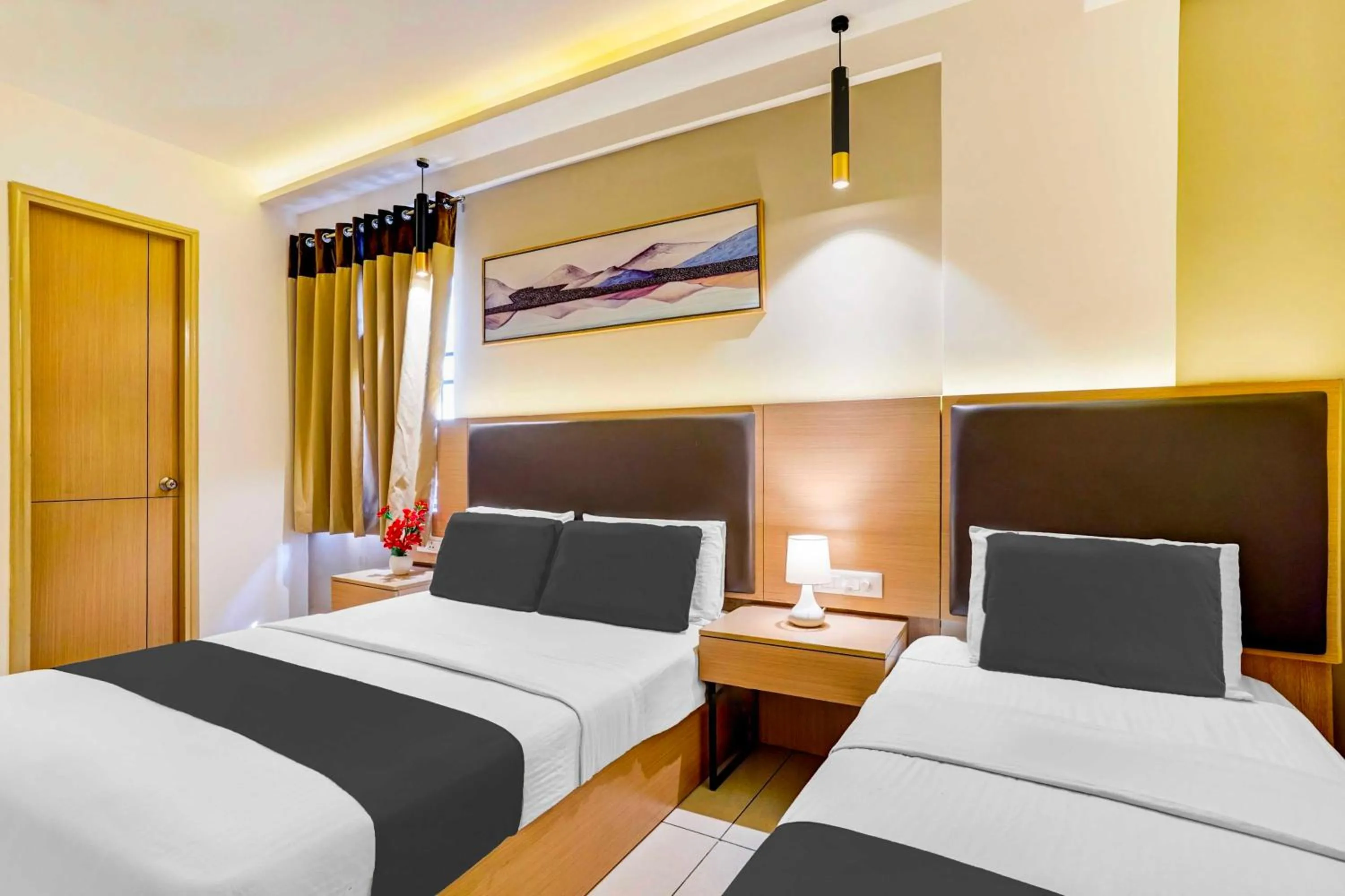 Hotel O Bangalore KR Market Metro Station