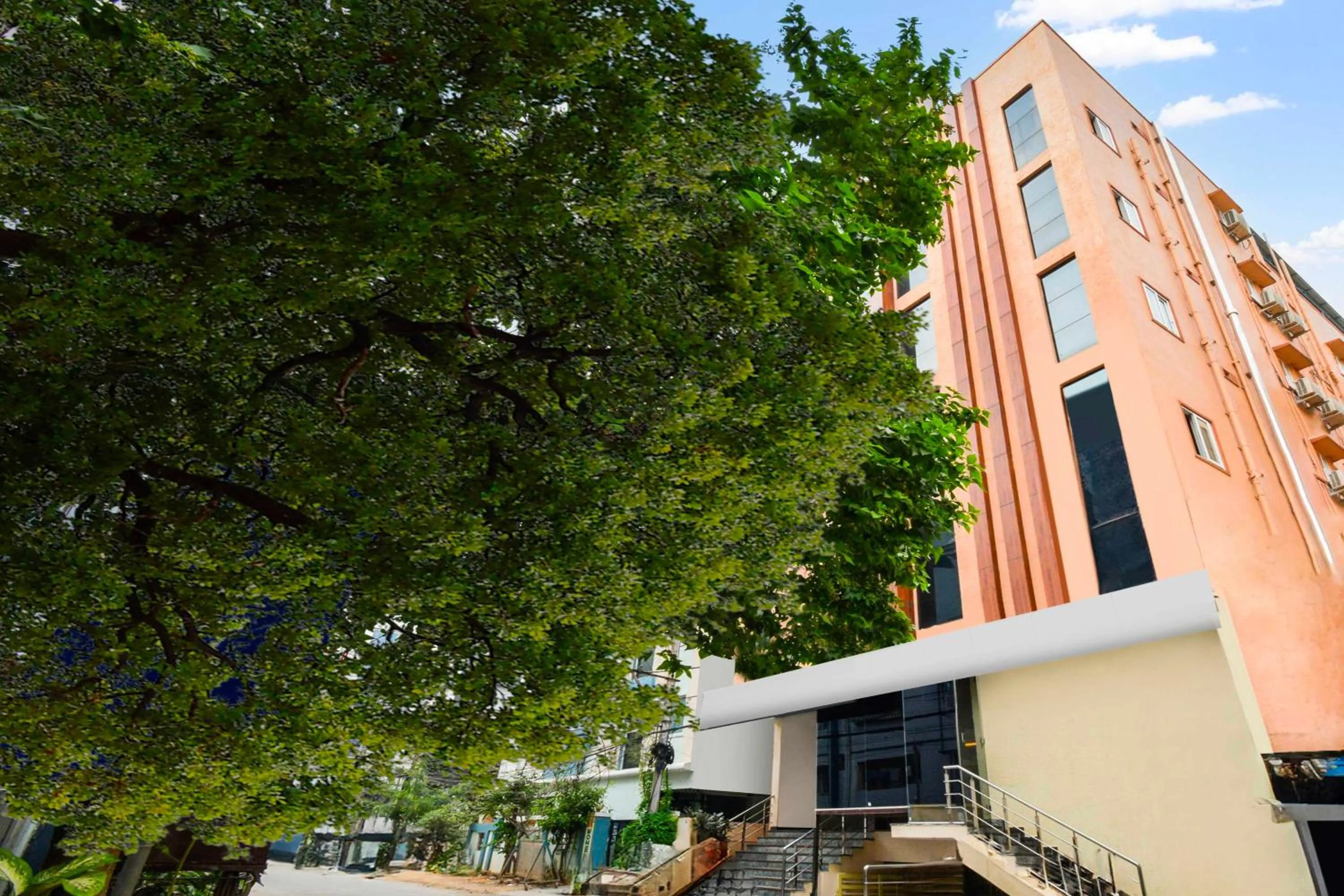 Facade/entrance in Hotel O Durgam Cheruvu Metro Station