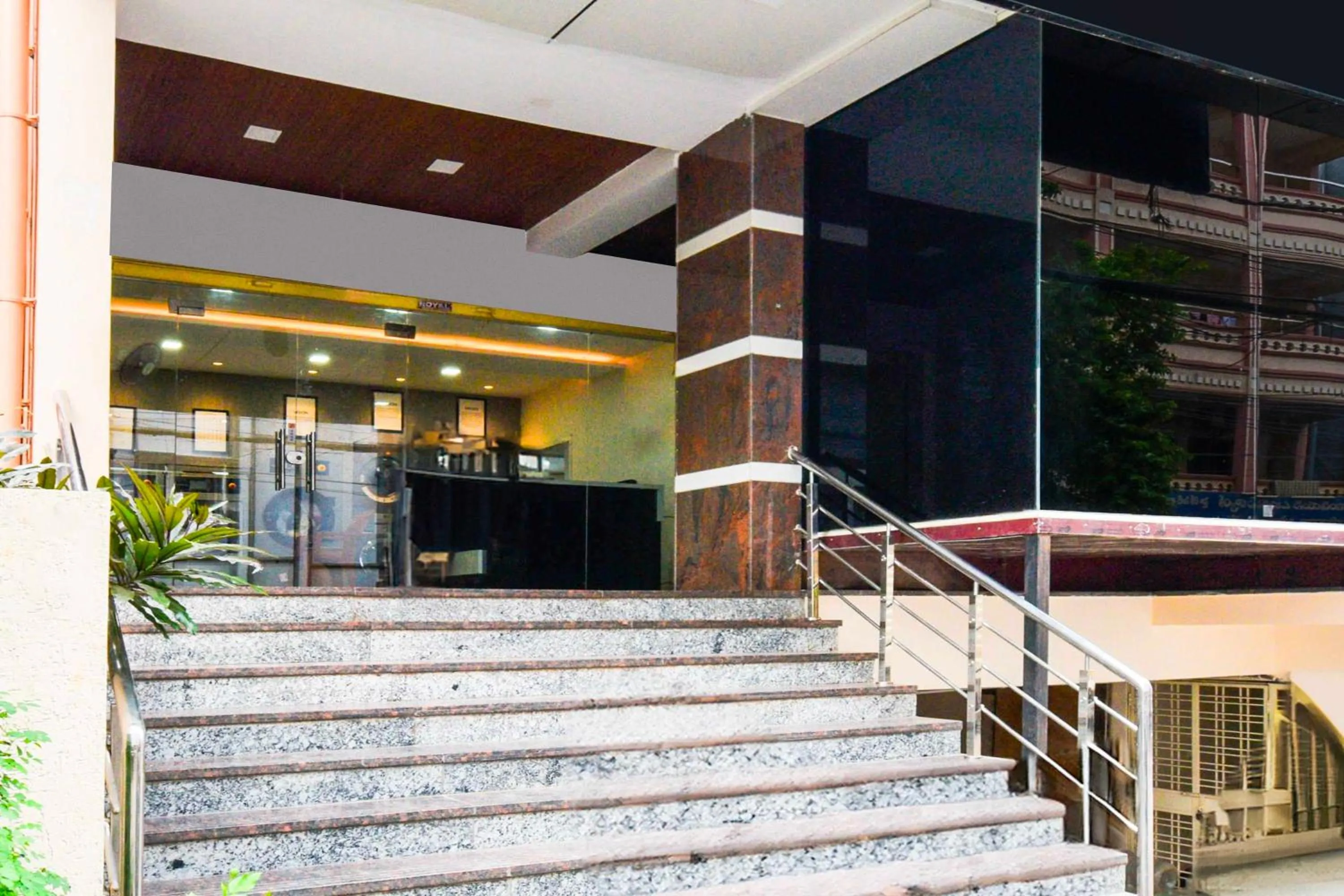 Lobby or reception in Hotel O Durgam Cheruvu Metro Station