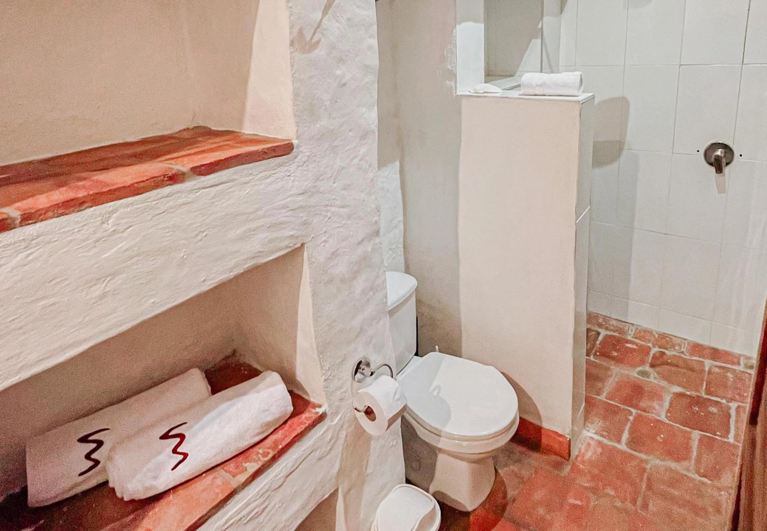 Bathroom in Achiotte by Masaya Collection