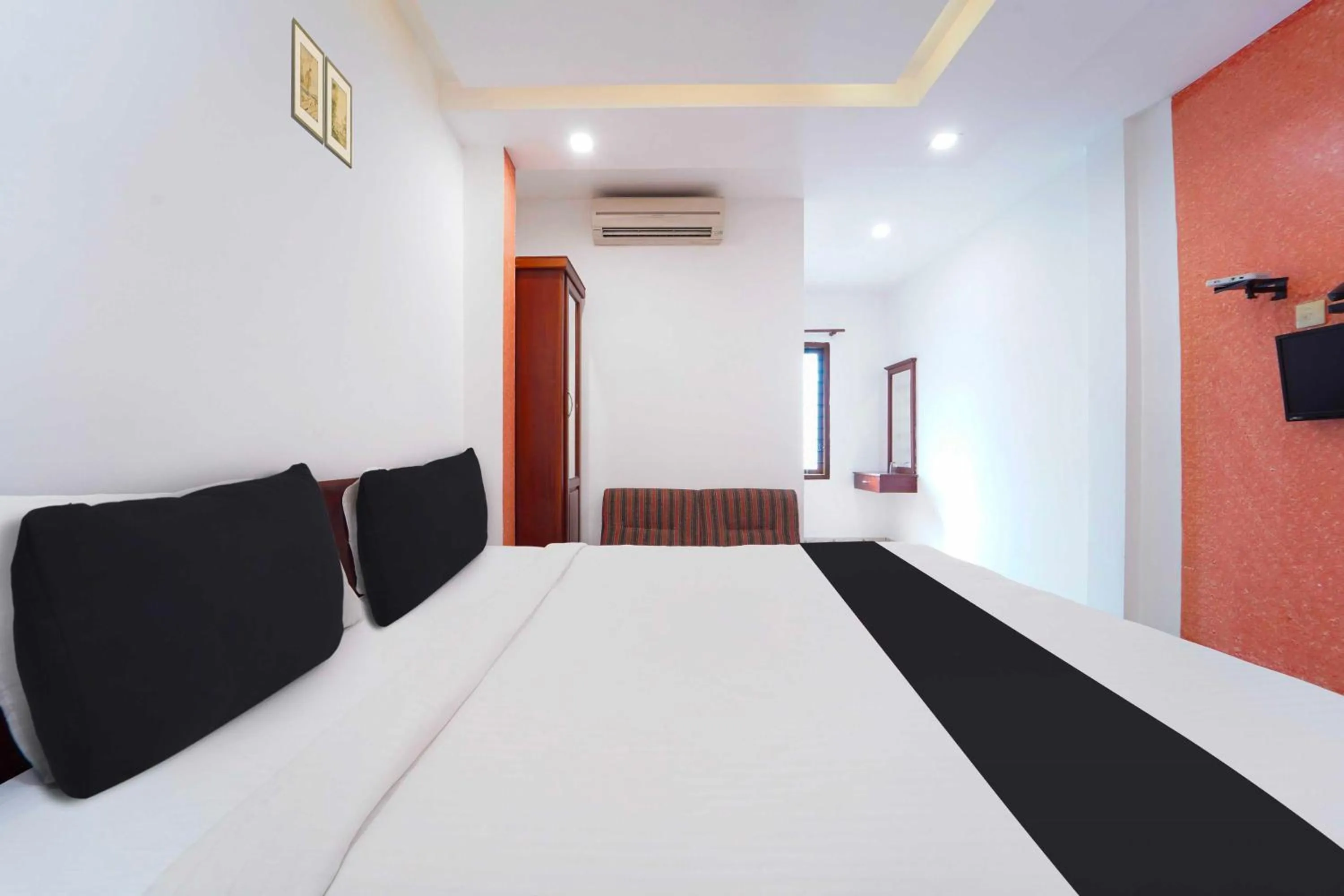Bedroom in Hotel O Kaloor Metro Station