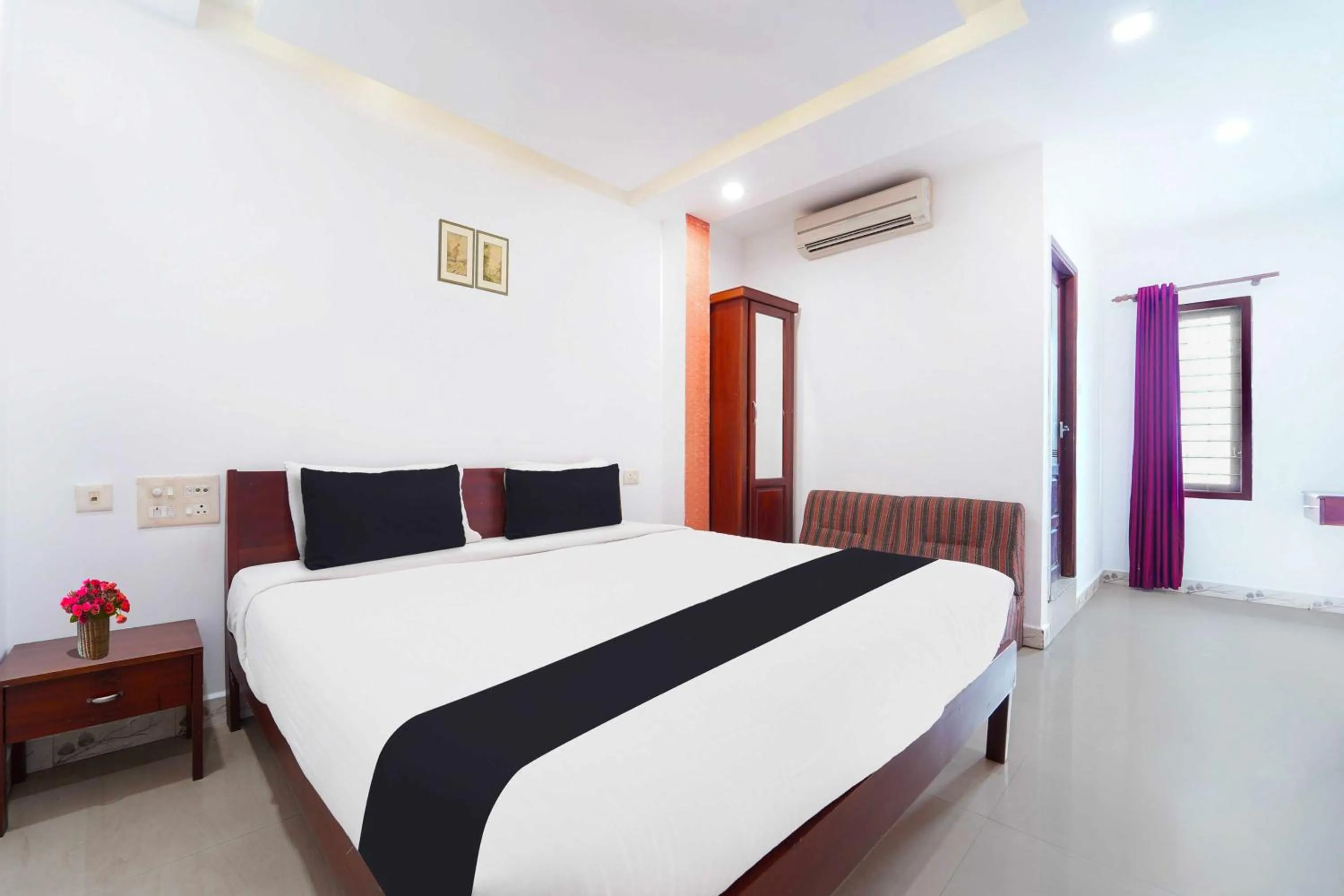 Bedroom in Hotel O Kaloor Metro Station