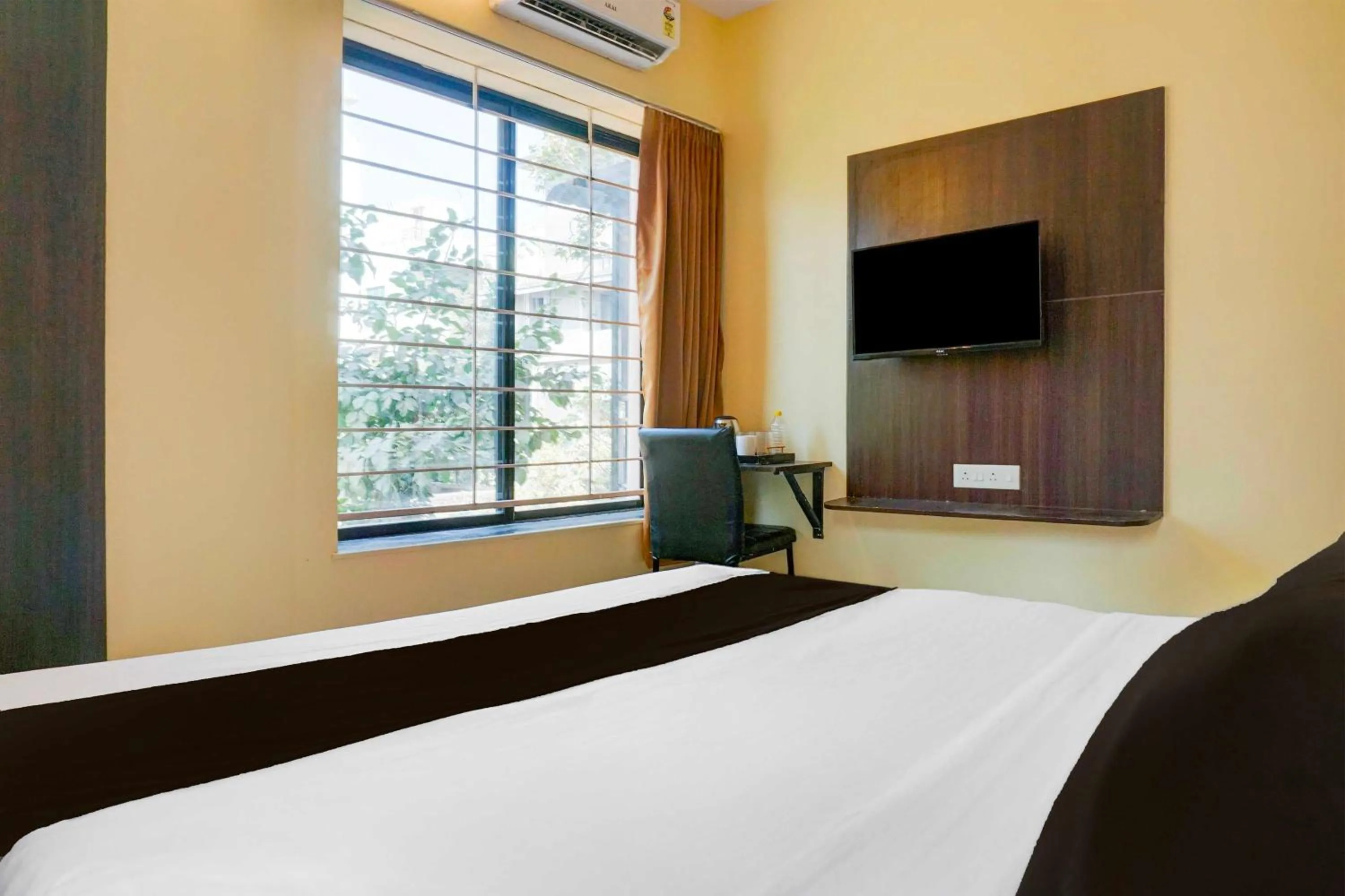 Bedroom, Bed in Hotel O Veerbhadra Nagar Baner