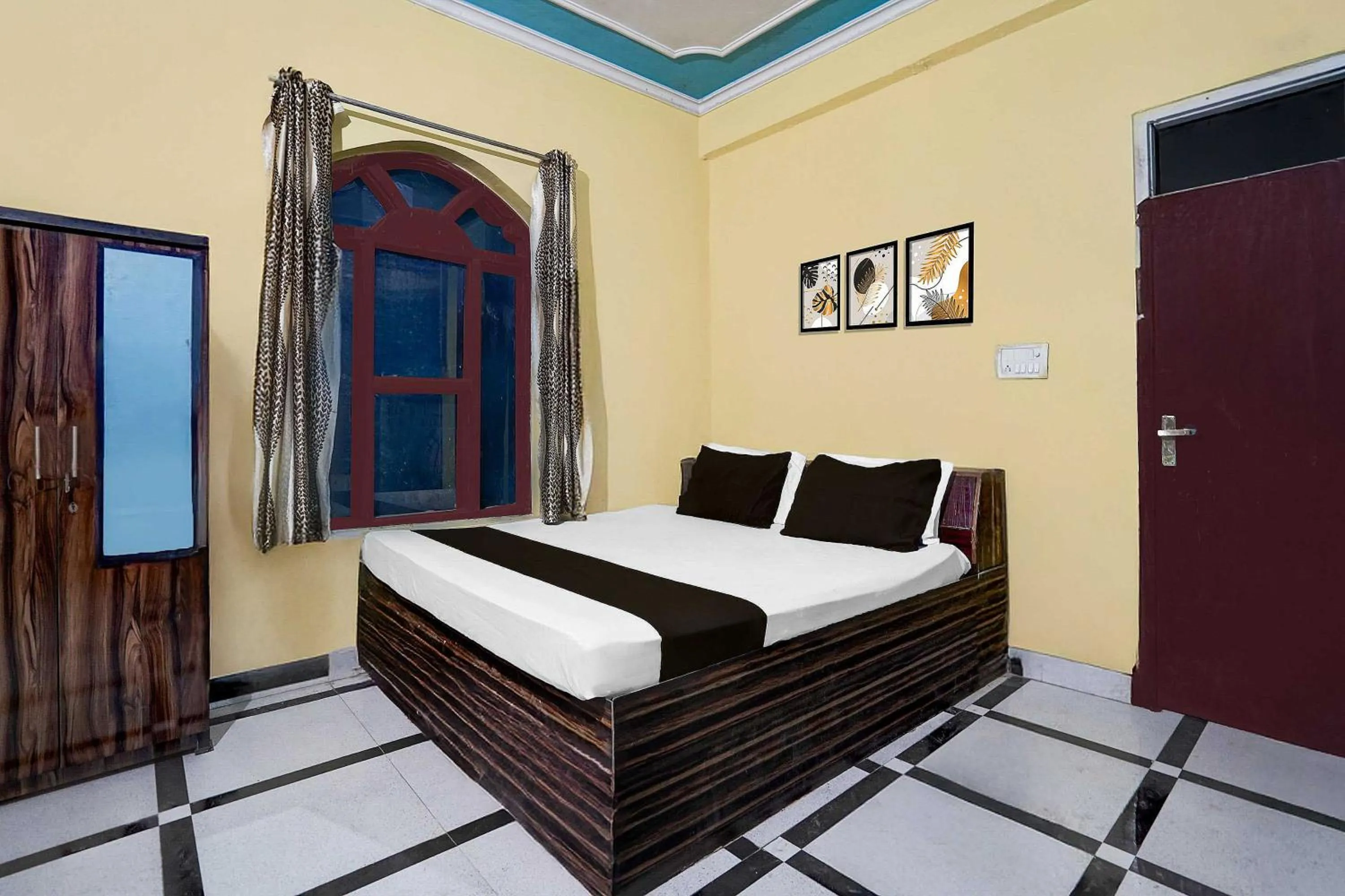 Bathroom, Bed in Collection O Behror