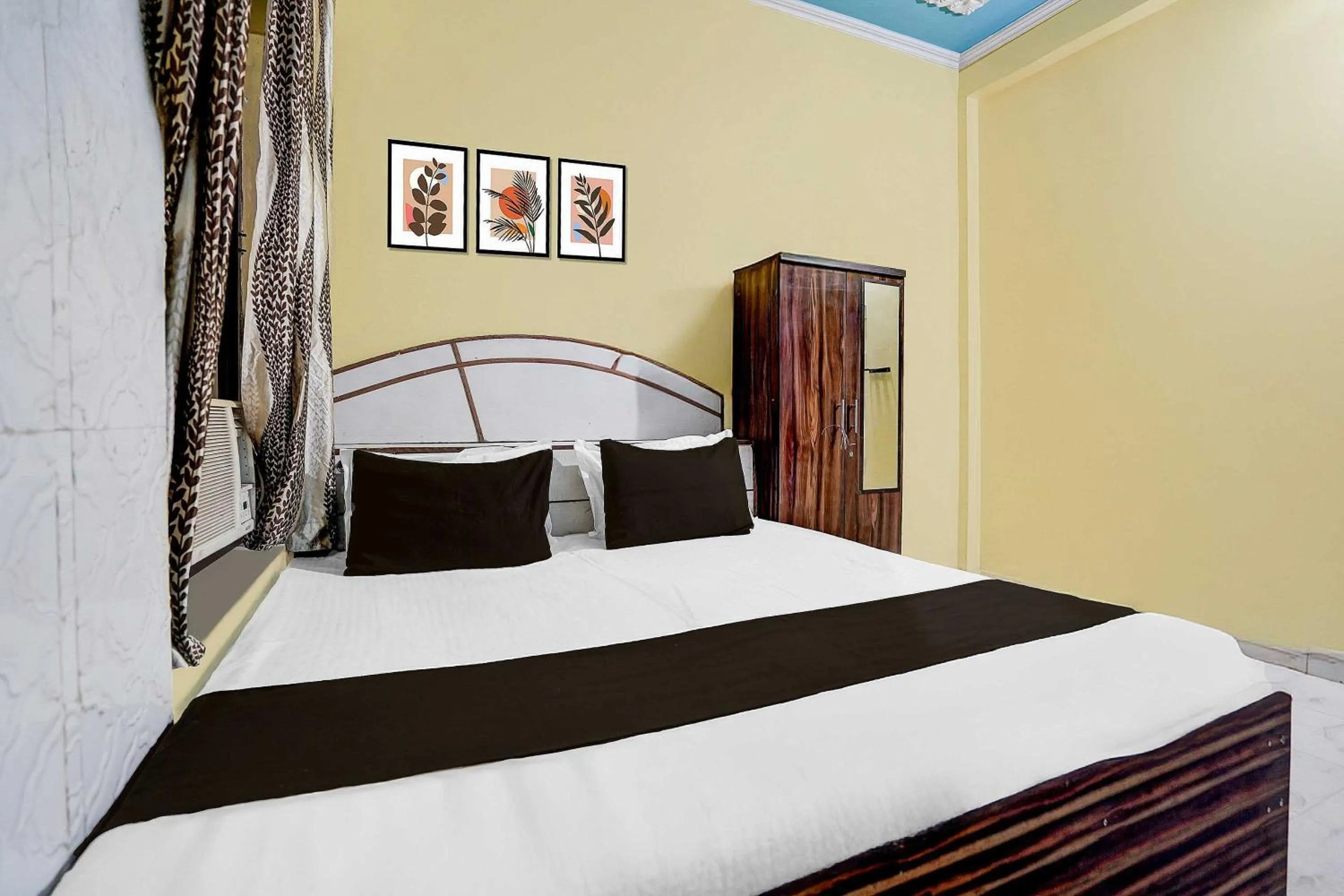 Bathroom, Bed in Collection O Behror