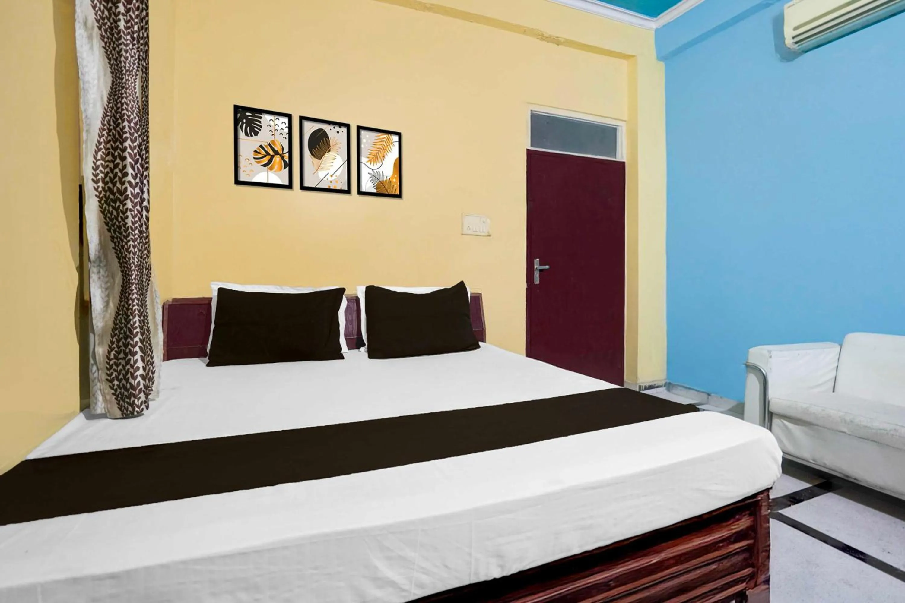 Bedroom, Bed in Collection O Behror