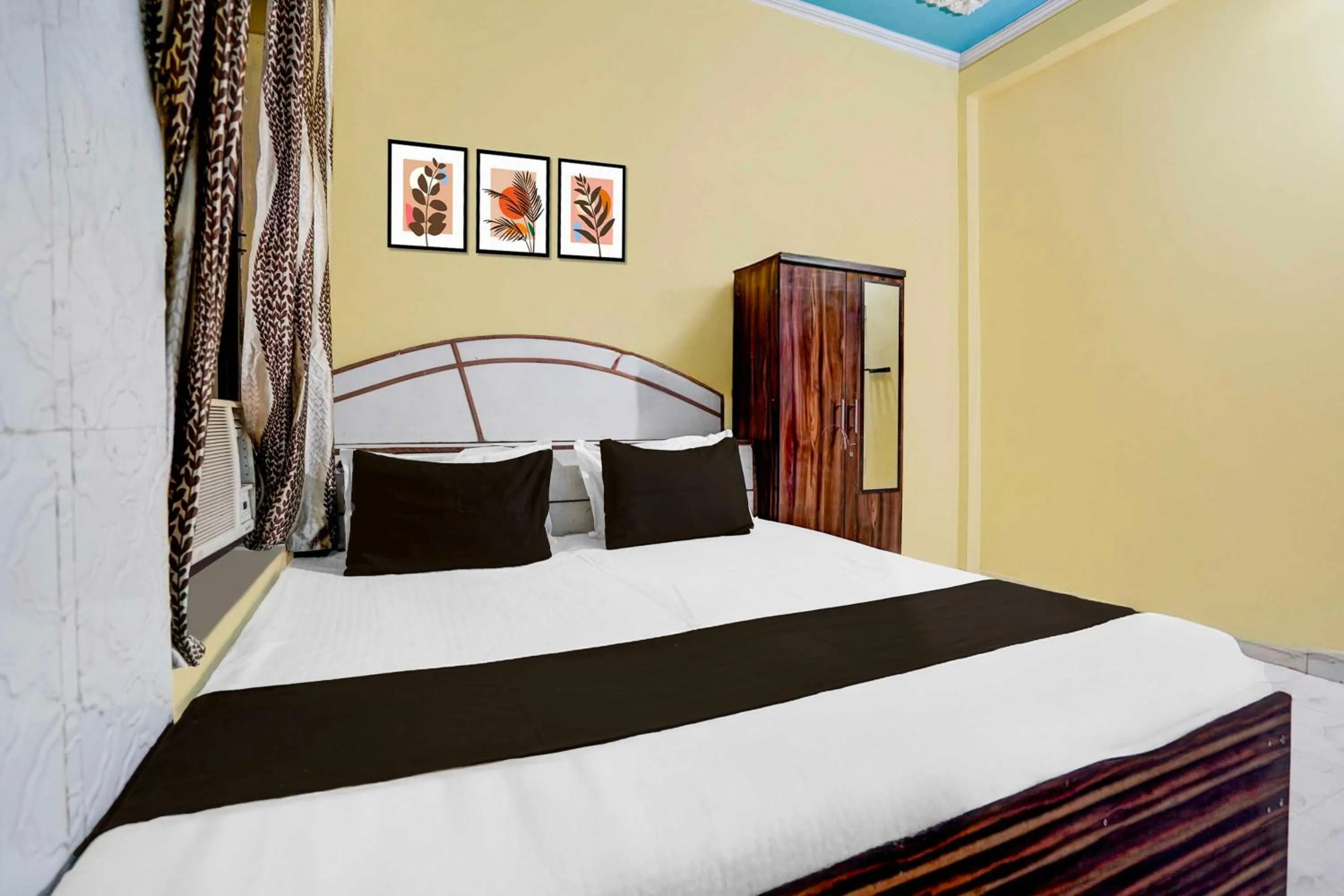 Bedroom, Bed in Collection O Behror