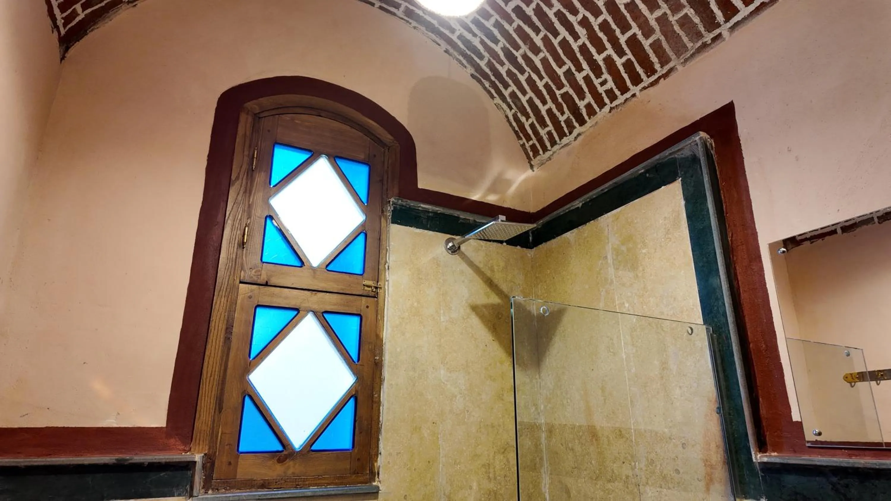 Shower in El Juneina Villas