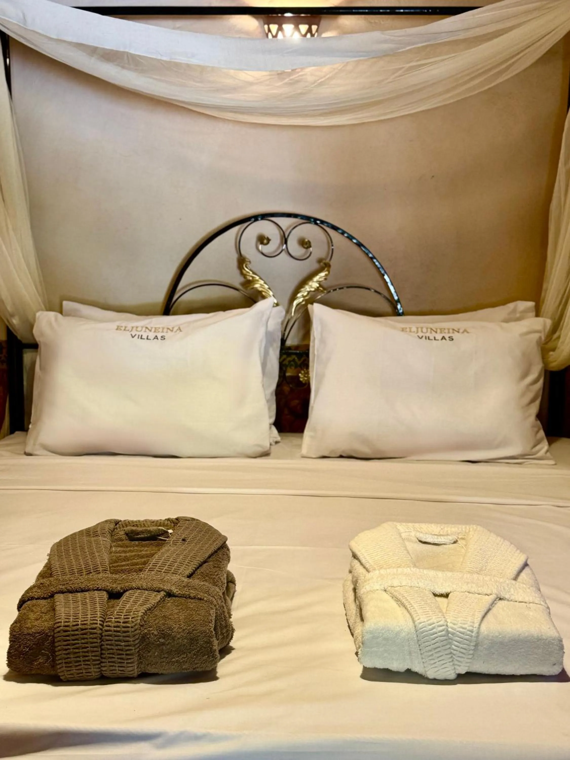 Bed in El Juneina Villas