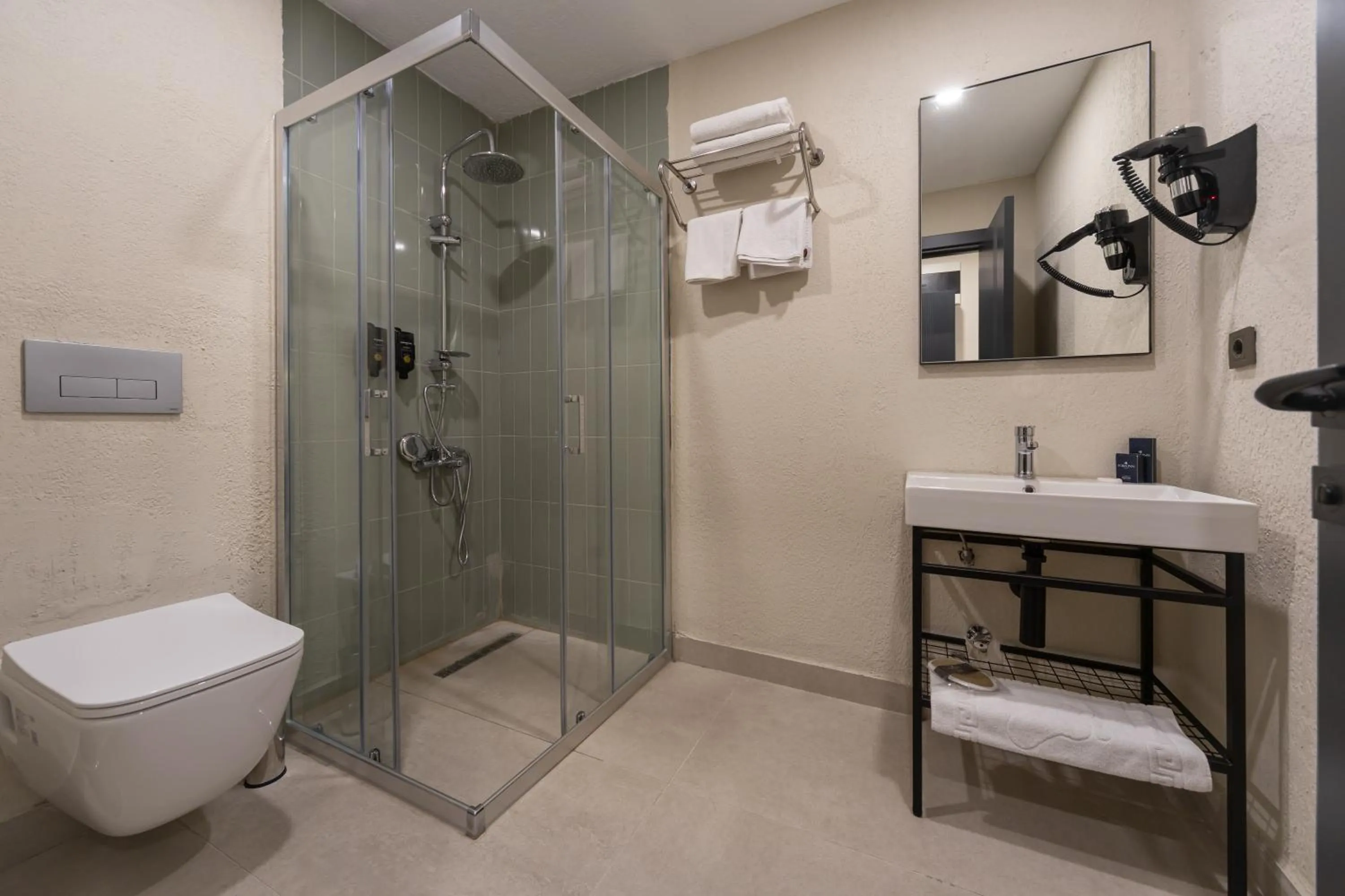 Bathroom in Fora Inn Lara