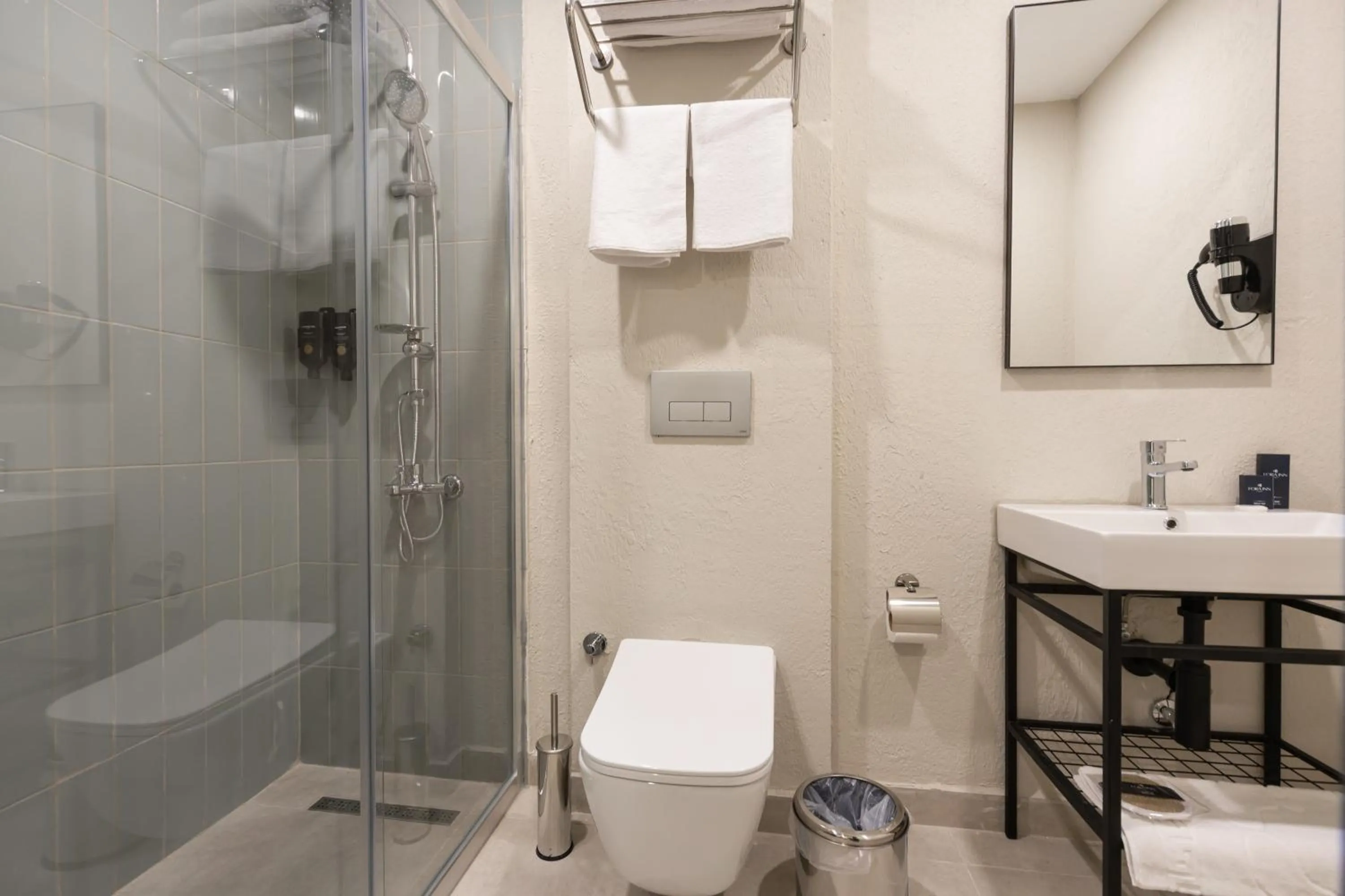 Bathroom in Fora Inn Lara