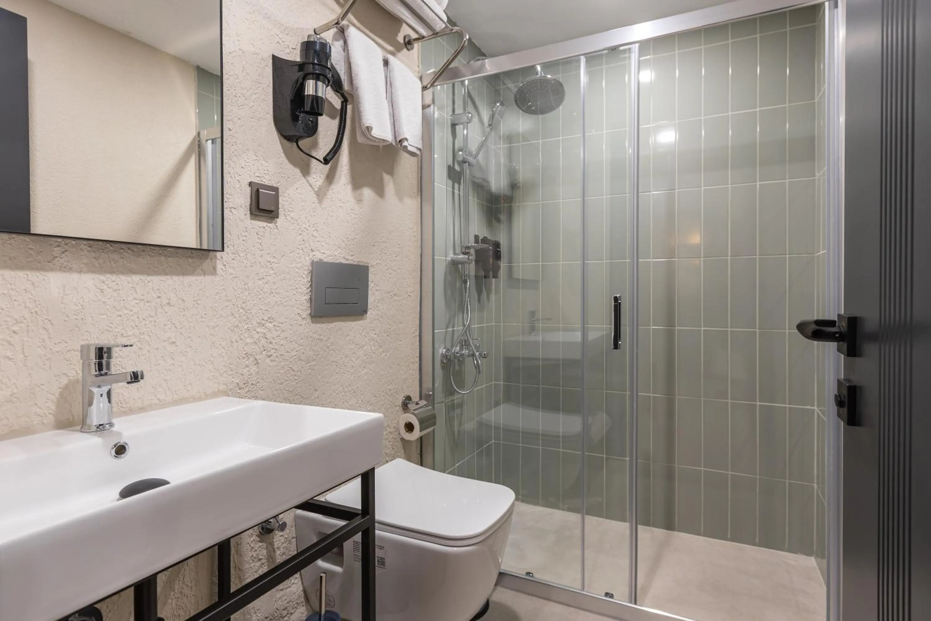 Bathroom in Fora Inn Lara