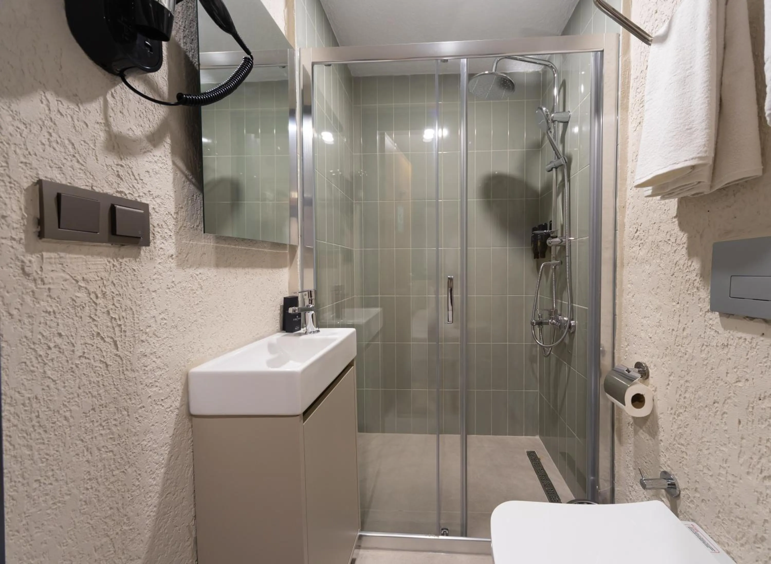 Bathroom in Fora Inn Lara