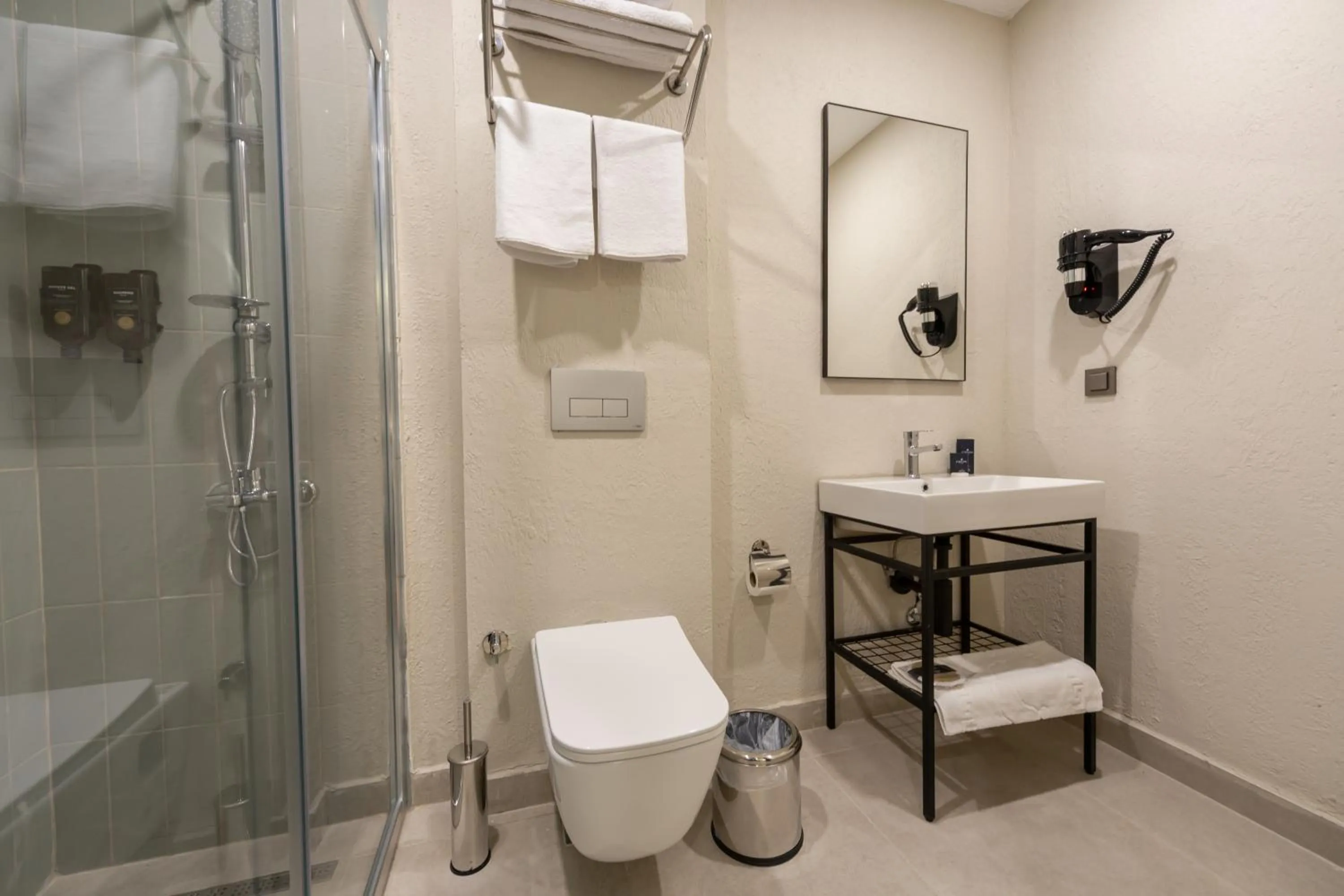 Bathroom in Fora Inn Lara