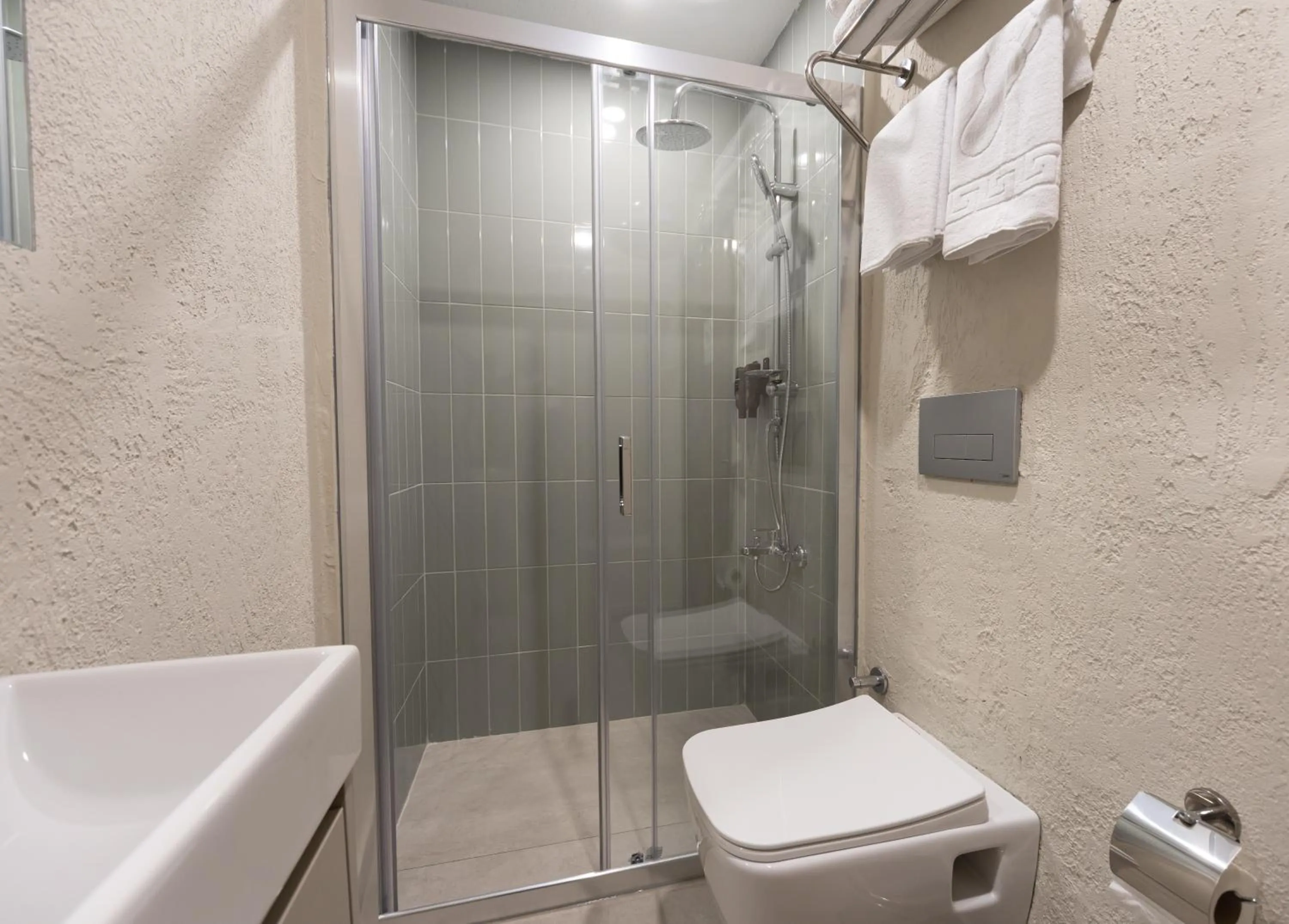 Bathroom in Fora Inn Lara