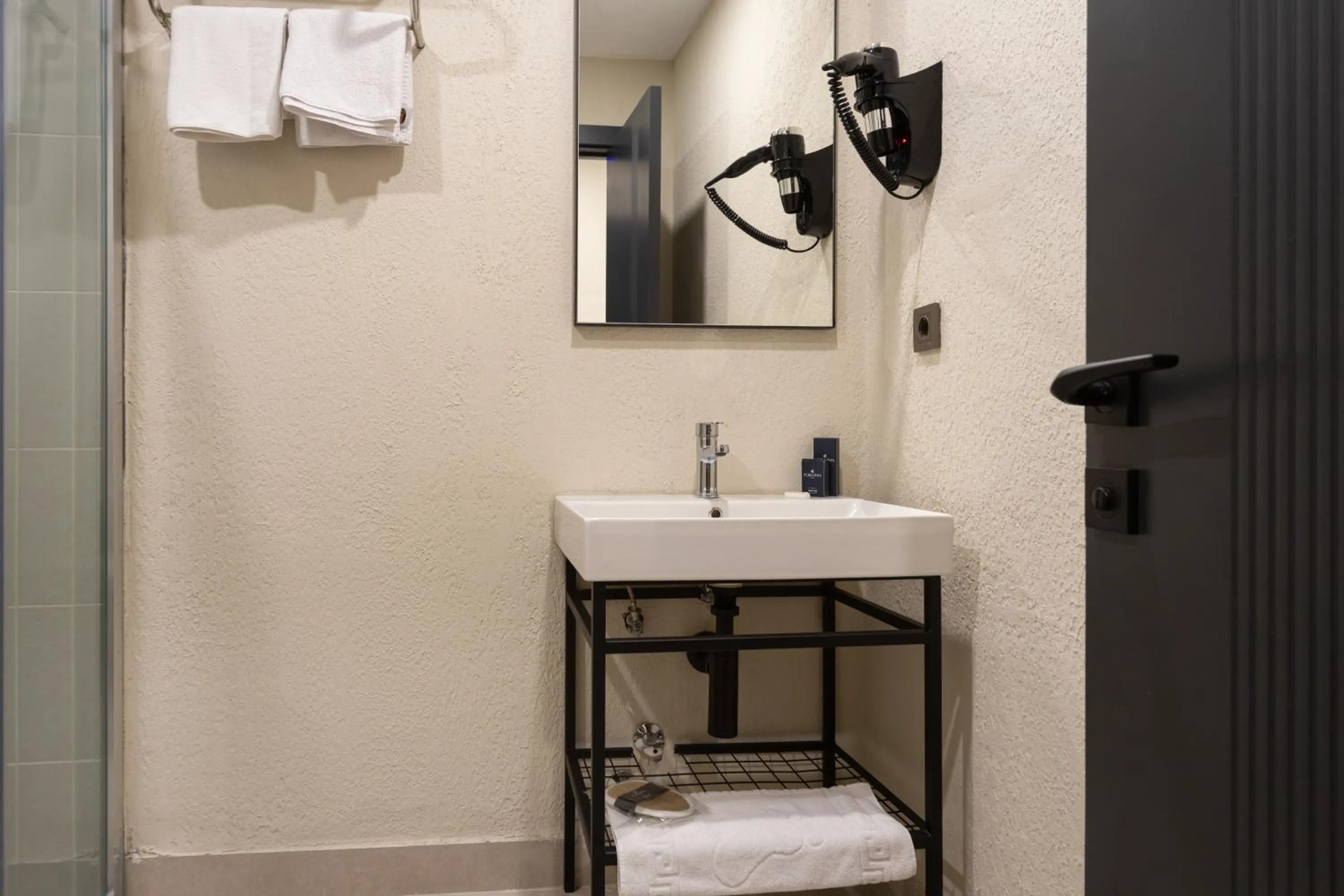 Bathroom in Fora Inn Lara