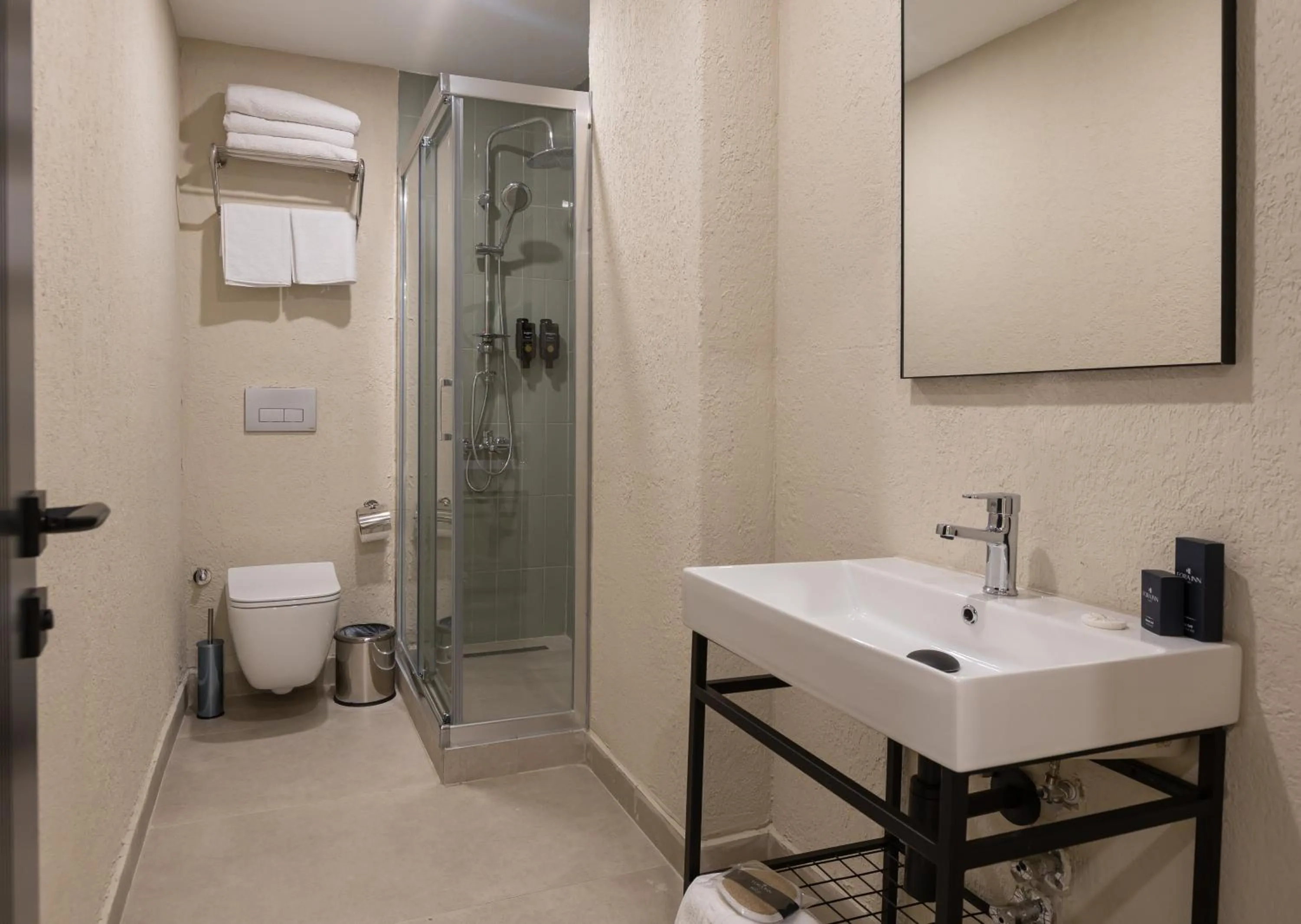 Bathroom in Fora Inn Lara