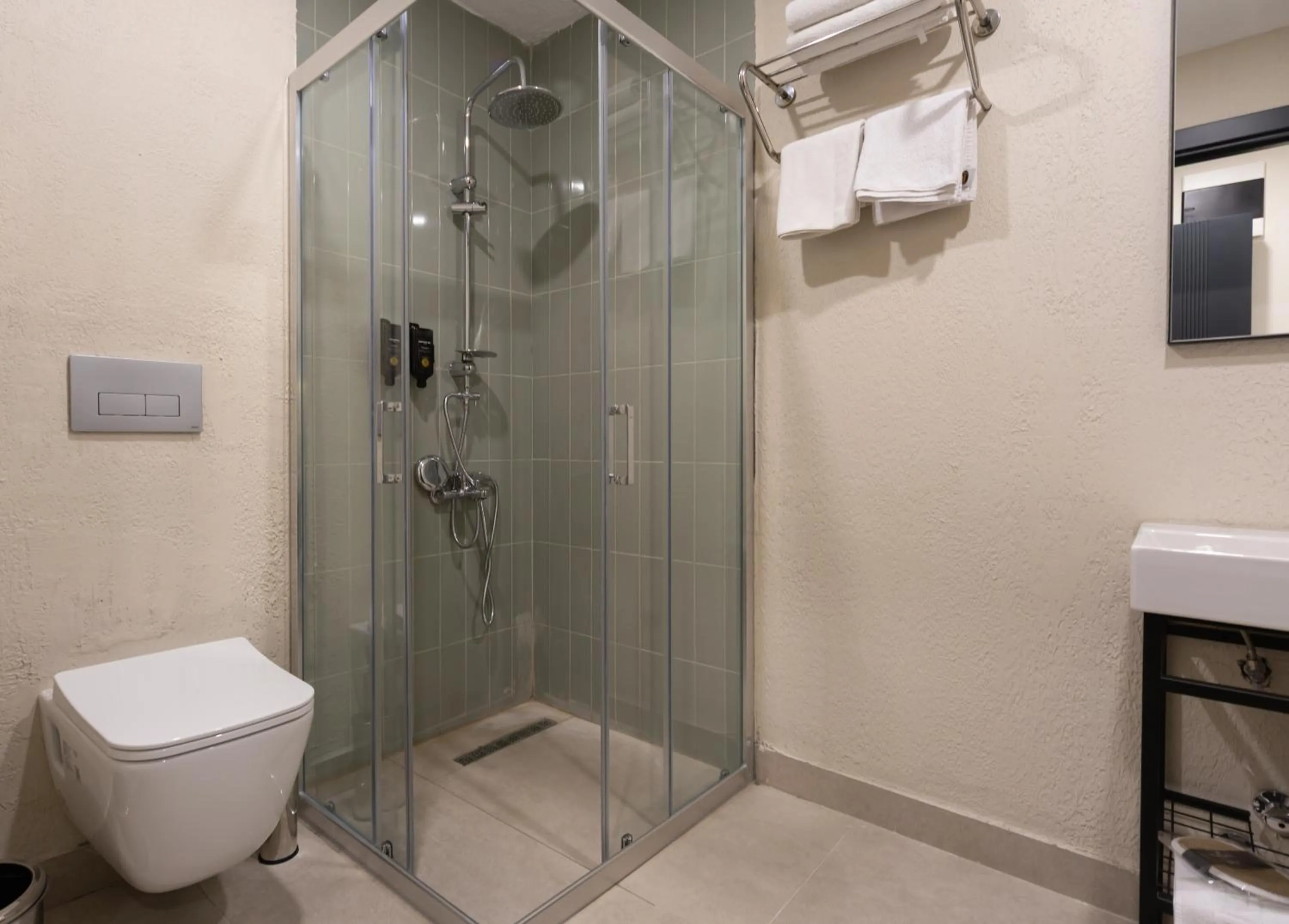 Bathroom in Fora Inn Lara