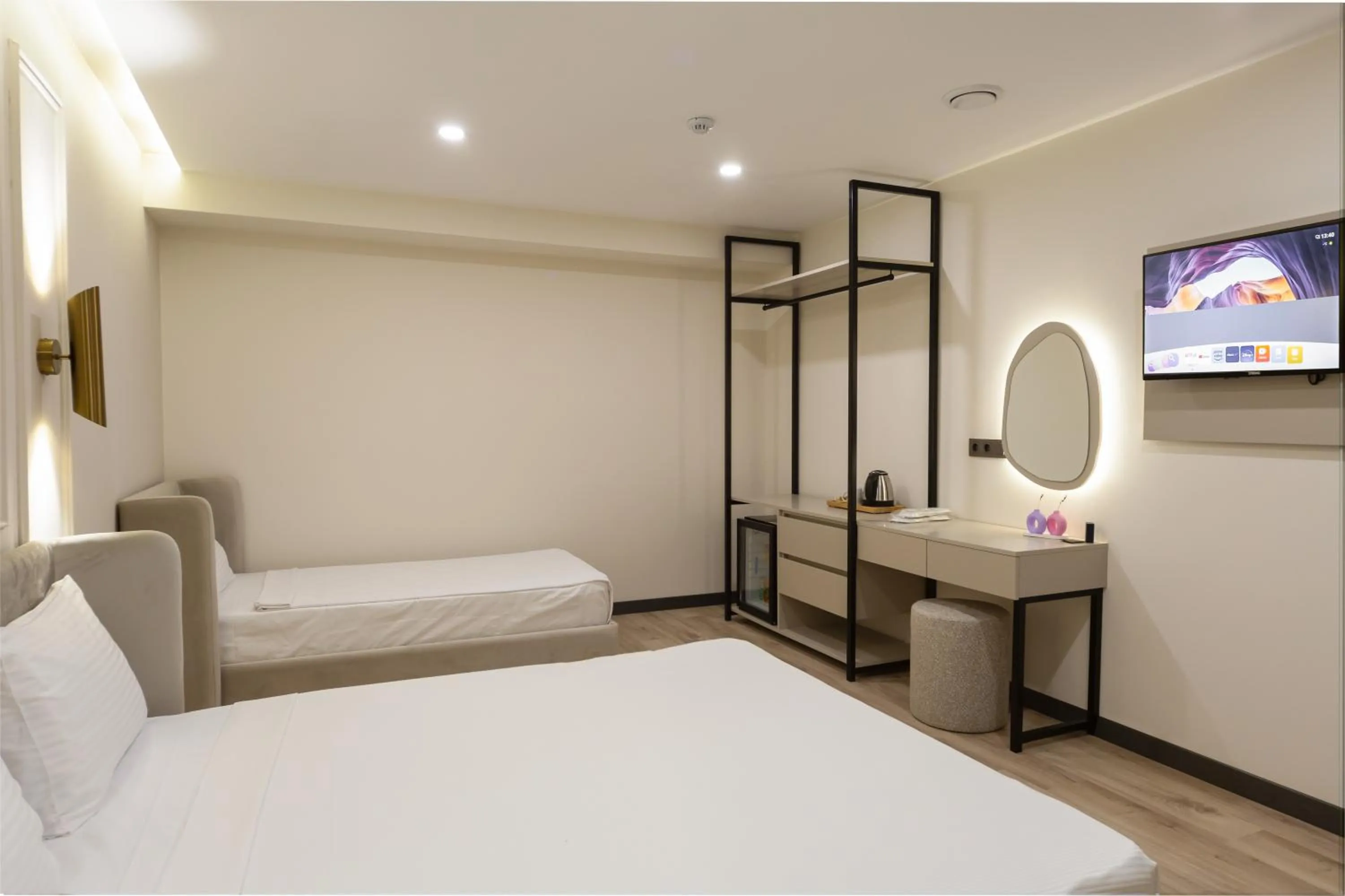 Photo of the whole room, Bed in Fora Inn Lara